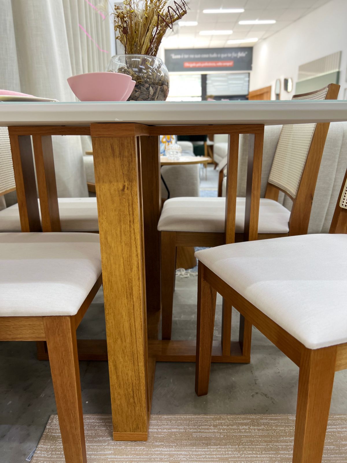 Mesa Flora 95x95 + 4 Cadeiras Marcela 