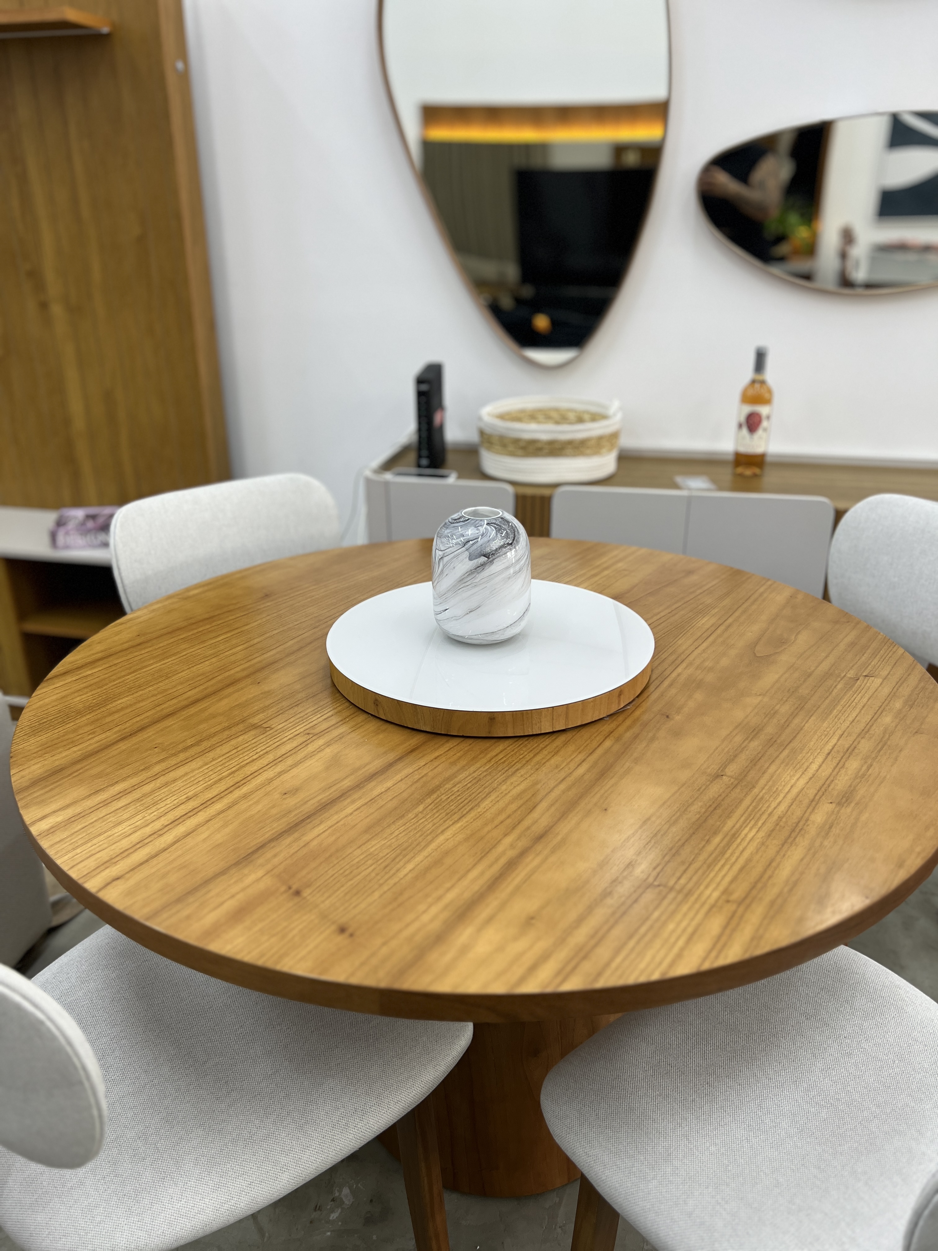 Mesa Nova Aura 120 + 4 Cadeiras Design