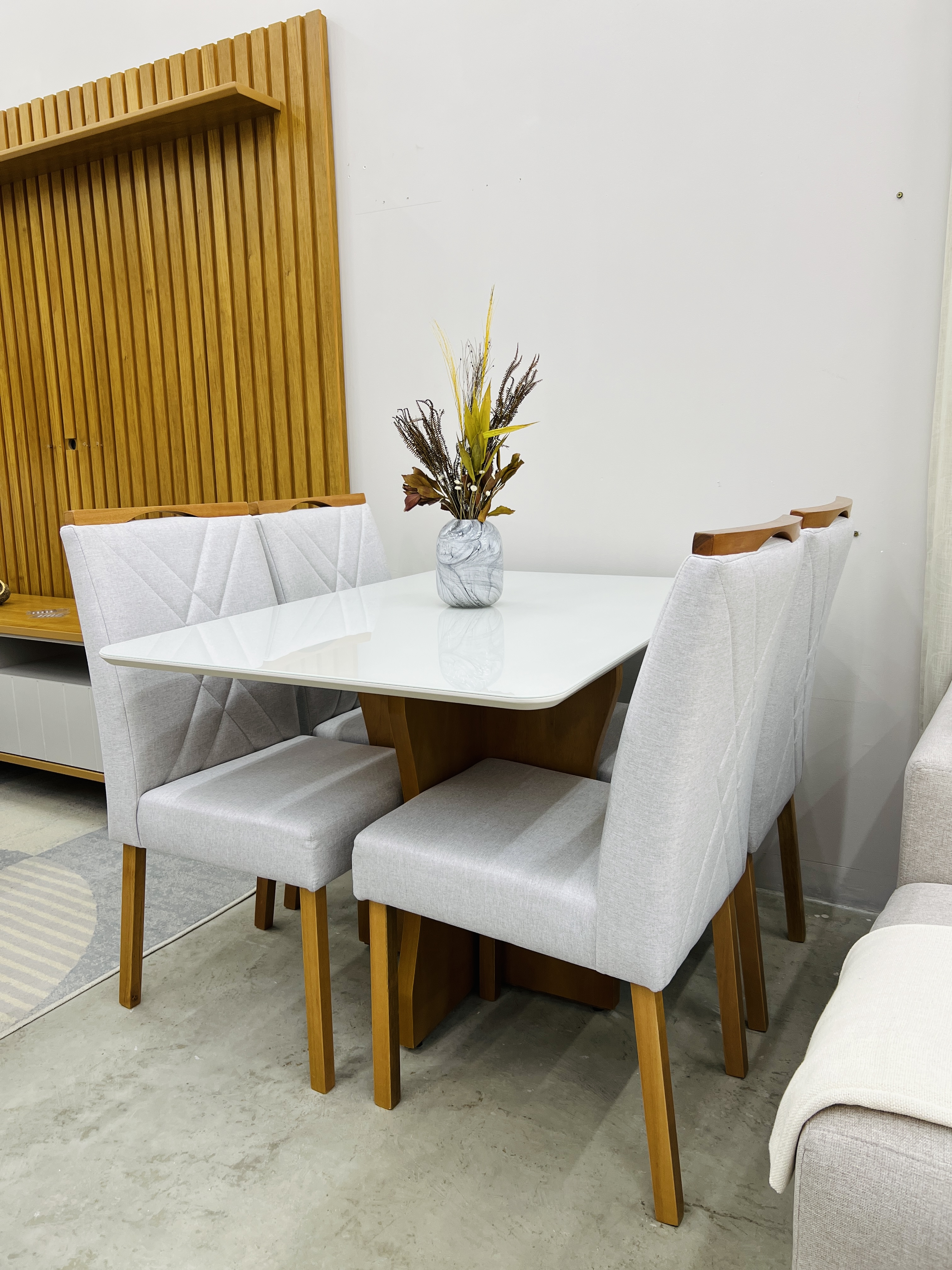 Mesa Bella 120x80 + 4 cadeiras estofadas Jasmim 