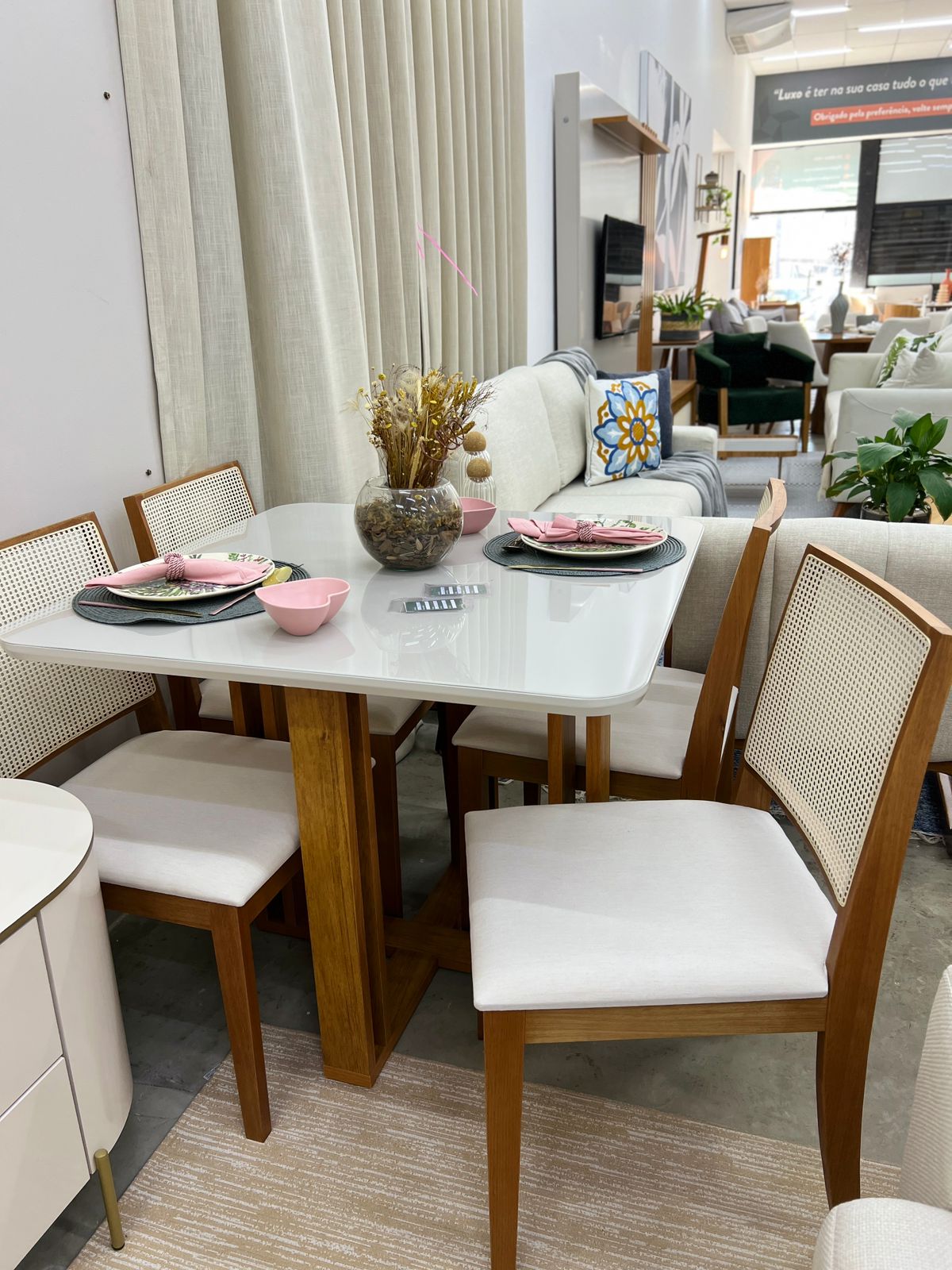 Mesa Flora 95x95 + 4 Cadeiras Marcela 