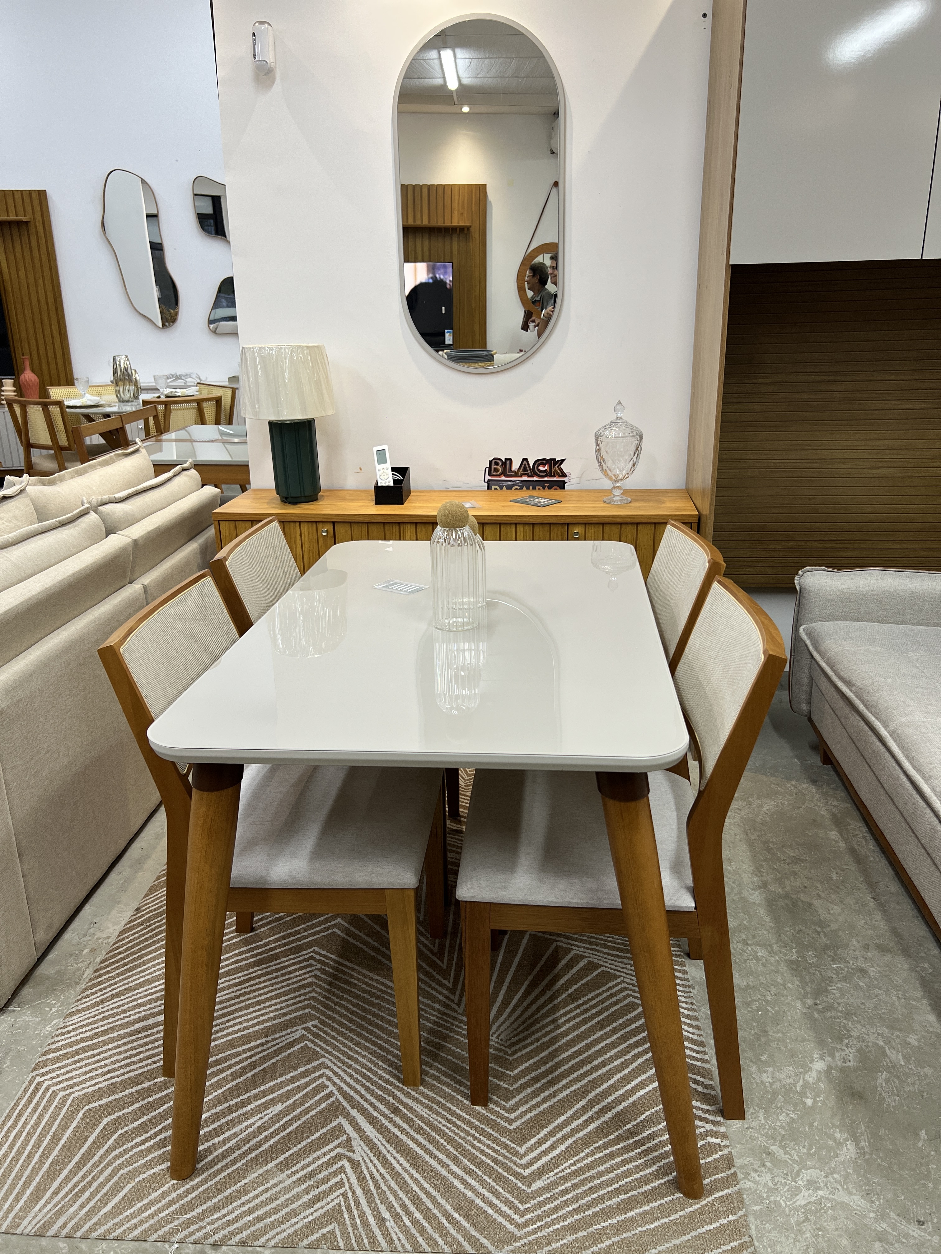 Mesa Adele 130x80 + 4 Cadeira Oiti