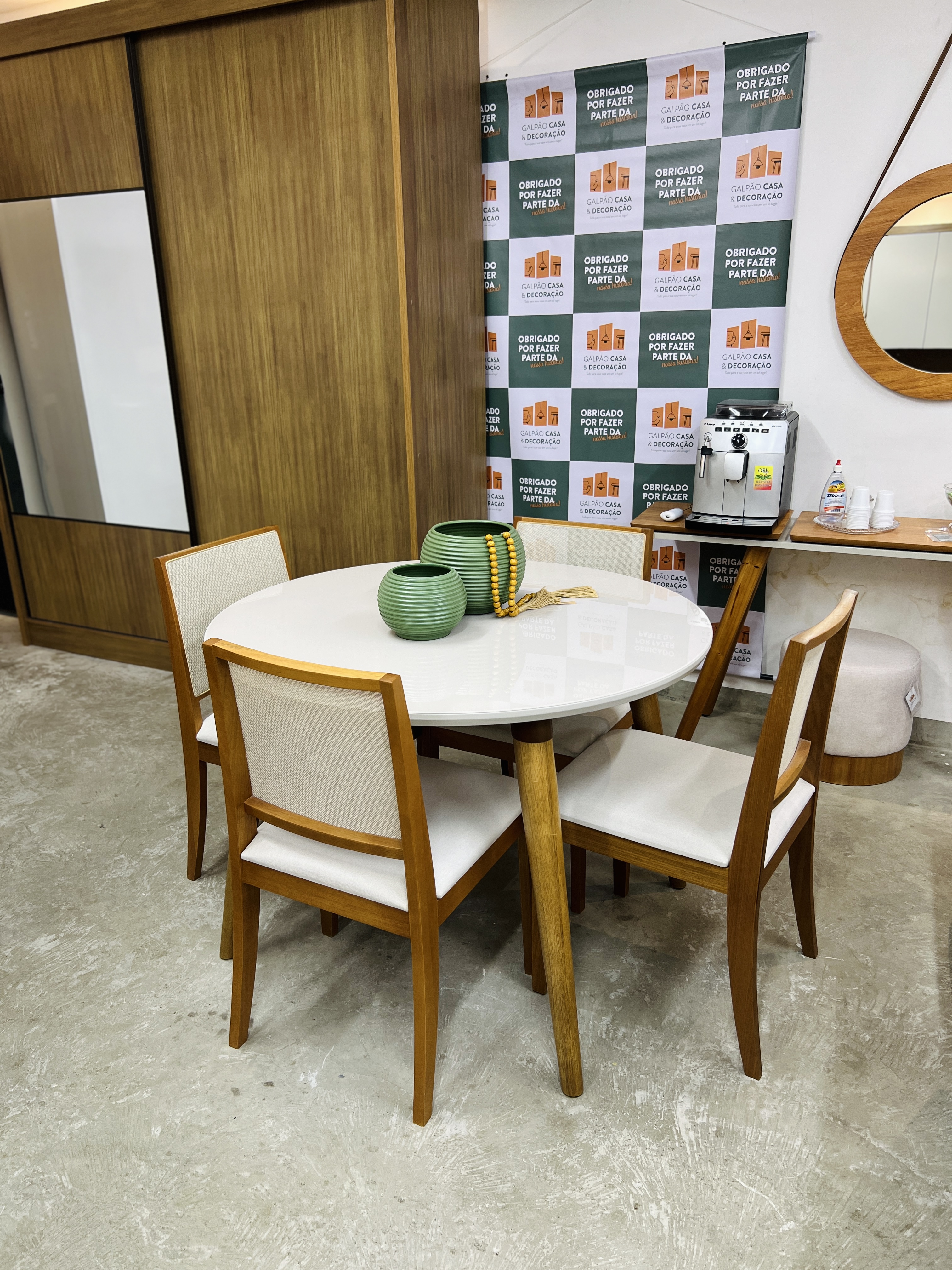 Mesa Dani 110 + 4 Cadeiras Buriti