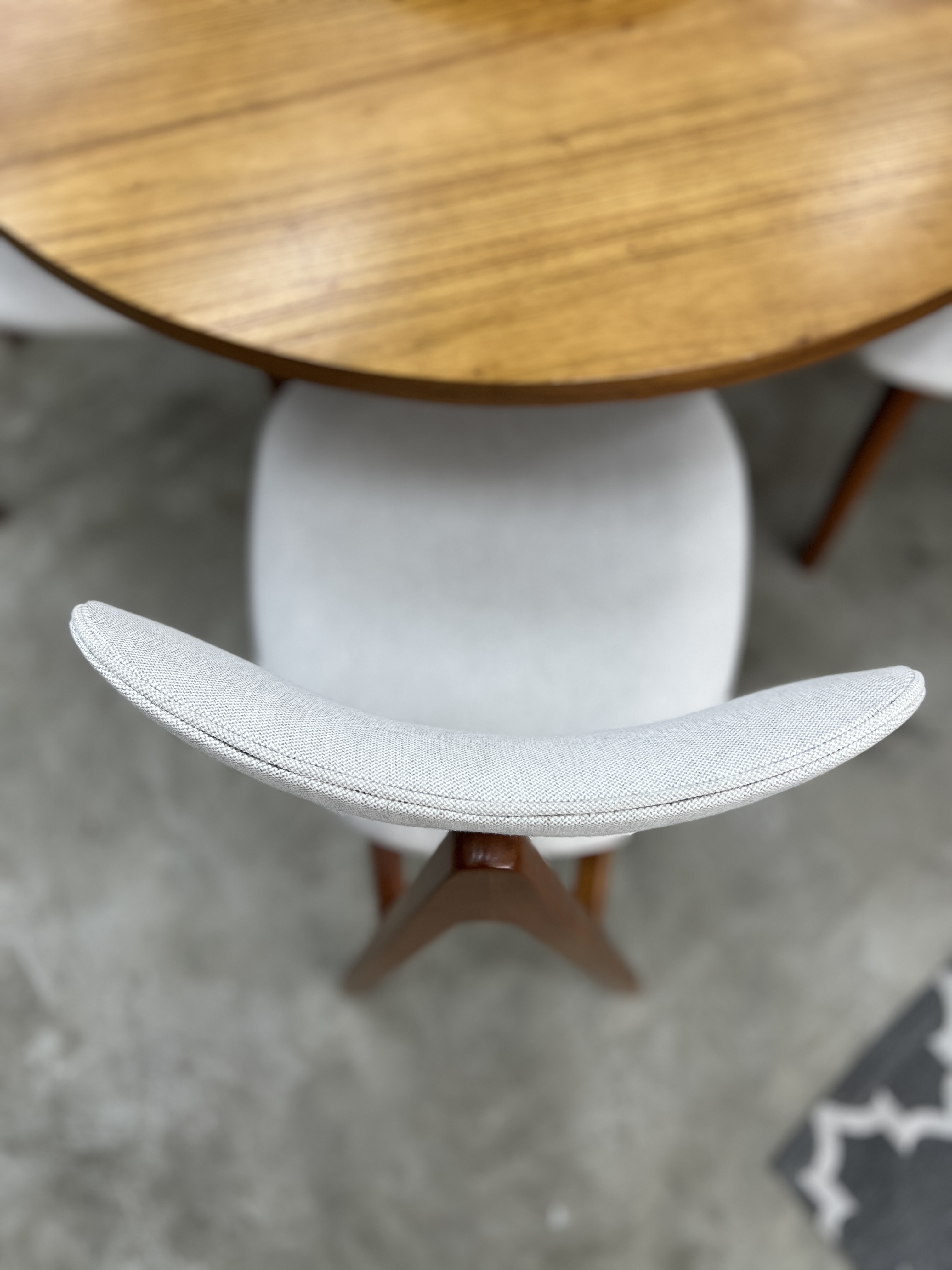 Mesa Nova Aura 120 + 4 Cadeiras Design