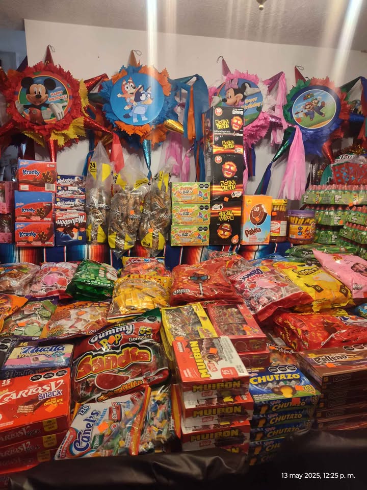 Piñatas y dulces Mexicanos