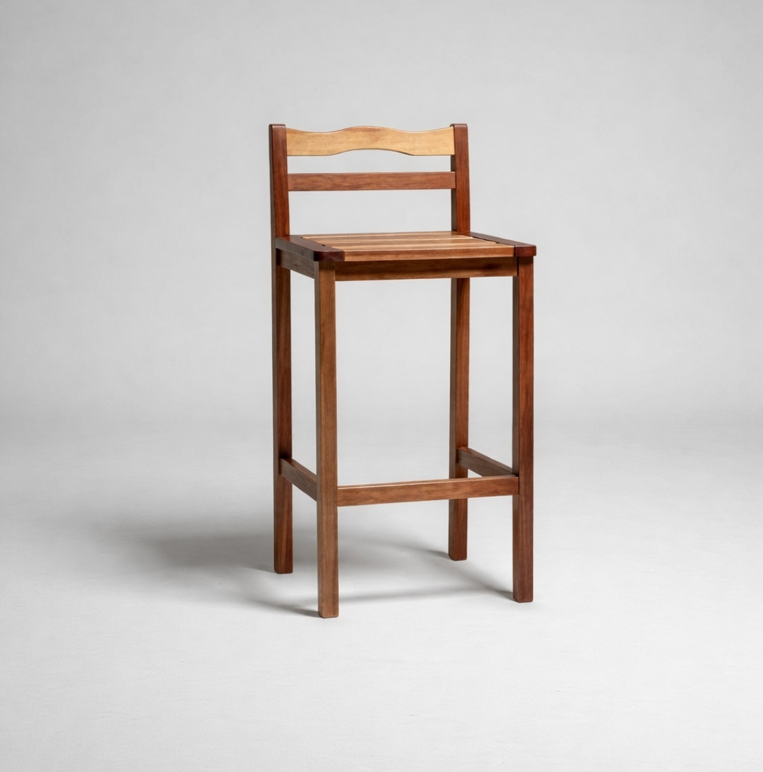 Banqueta em Madeira Nobre