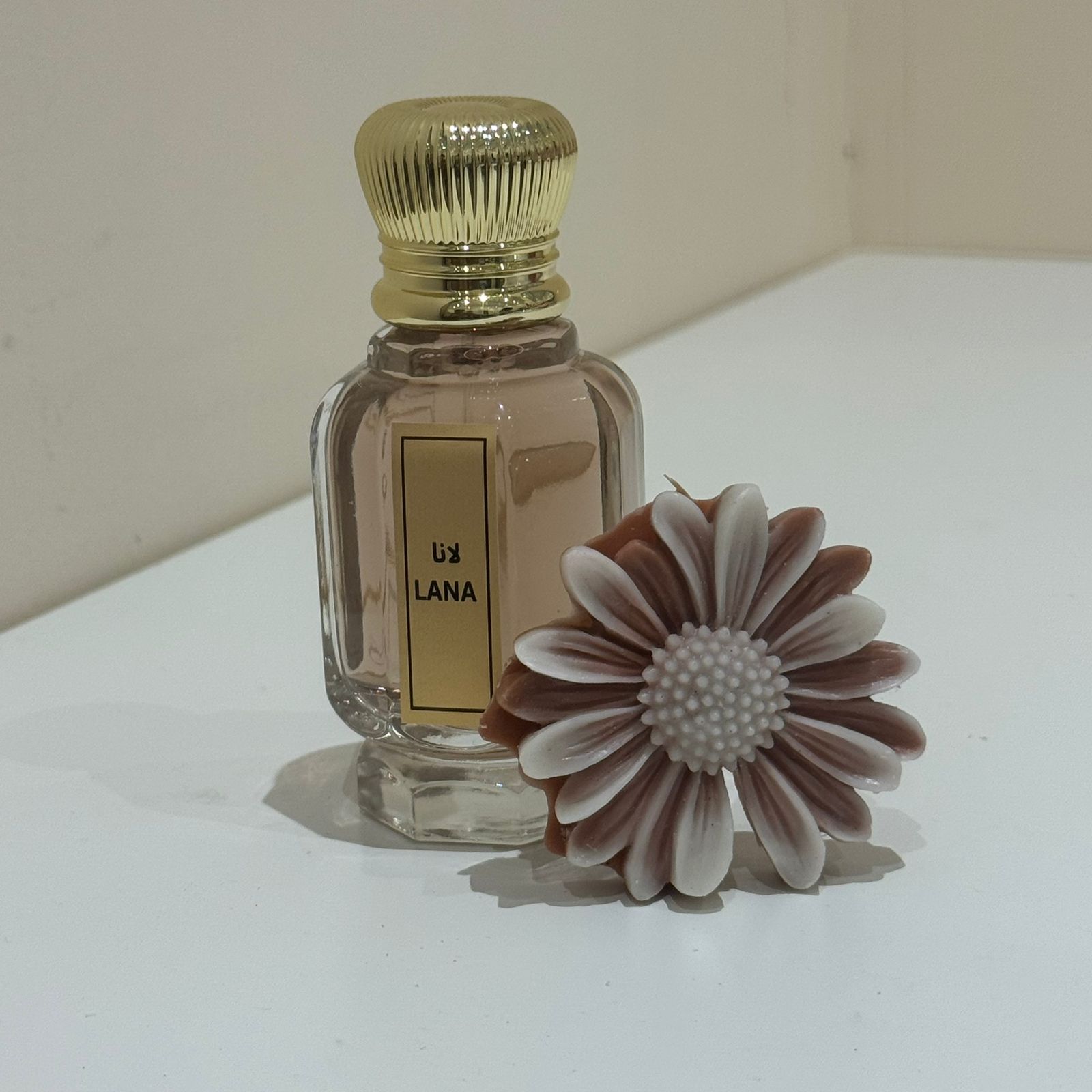 عطر لانا