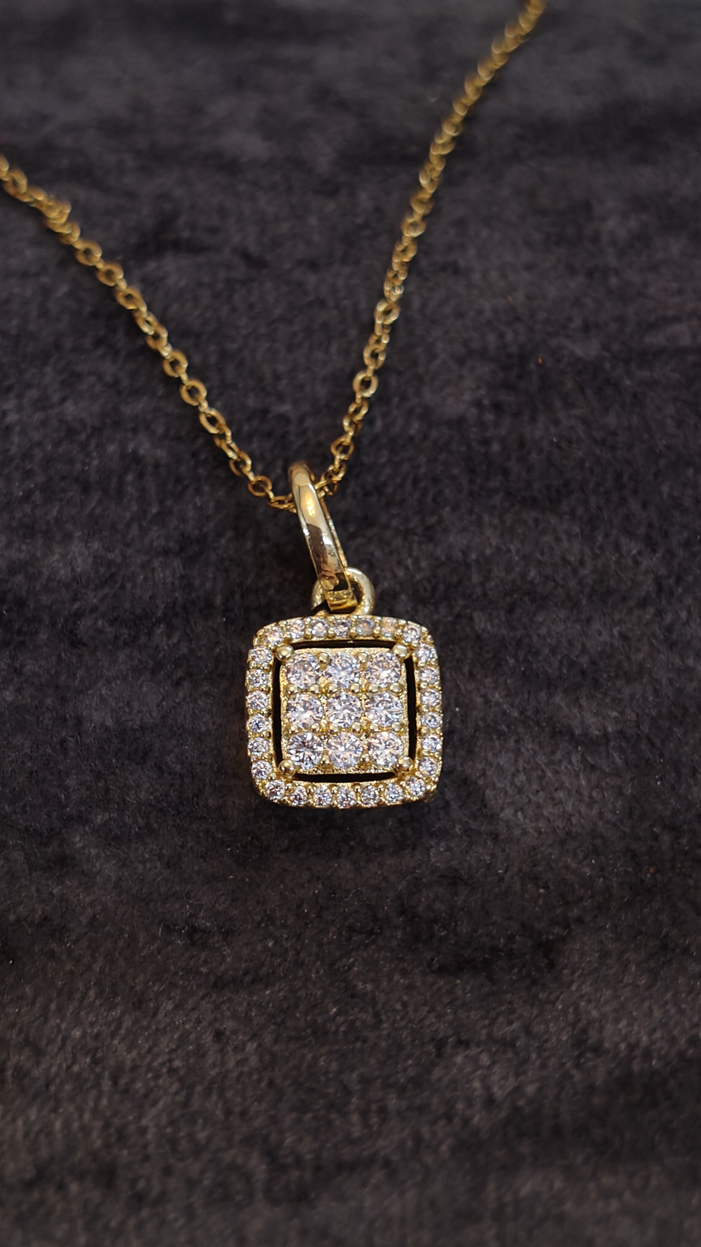 Gold Diamond Pendant Necklace
