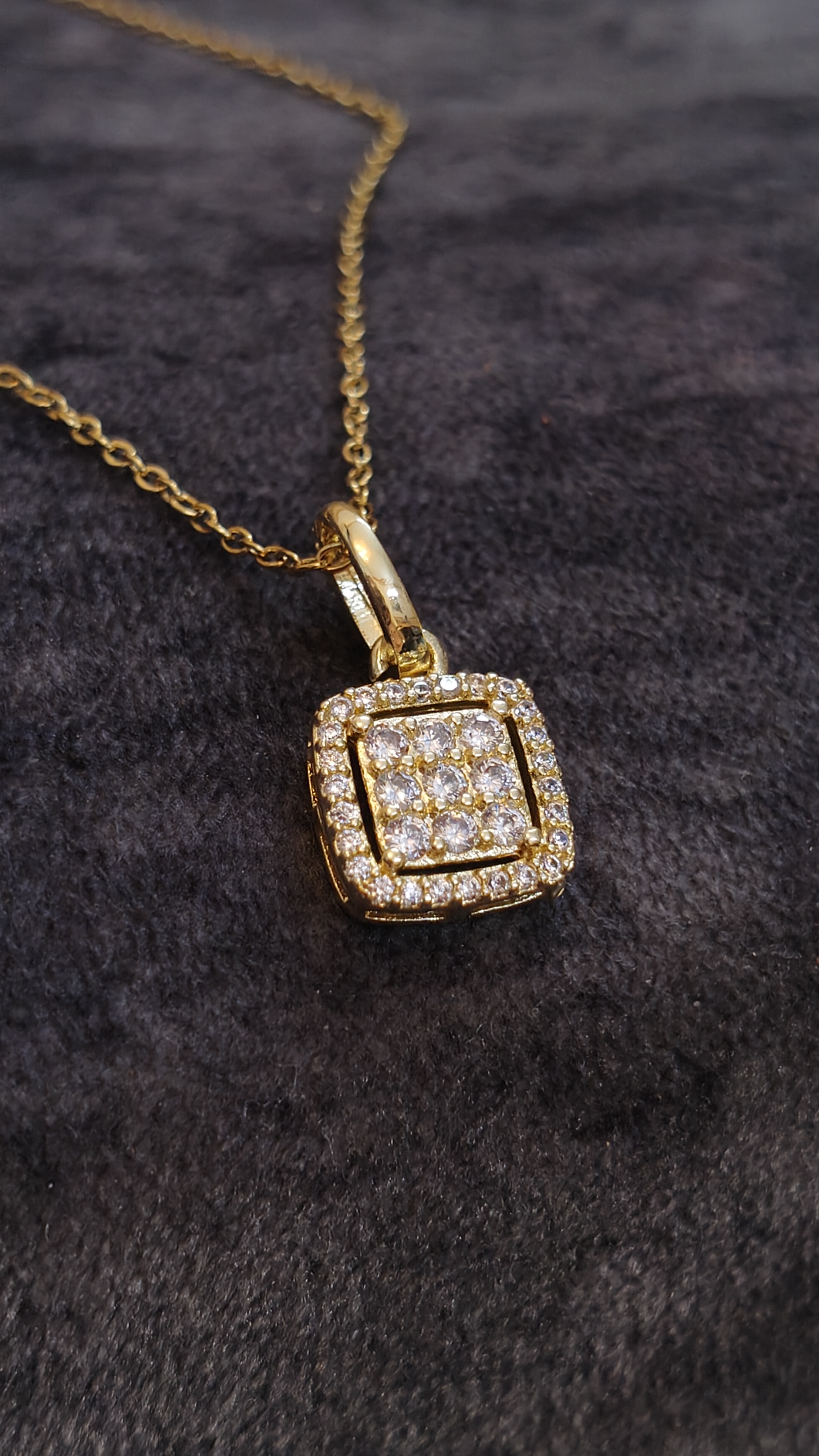 Gold Diamond Pendant Necklace
