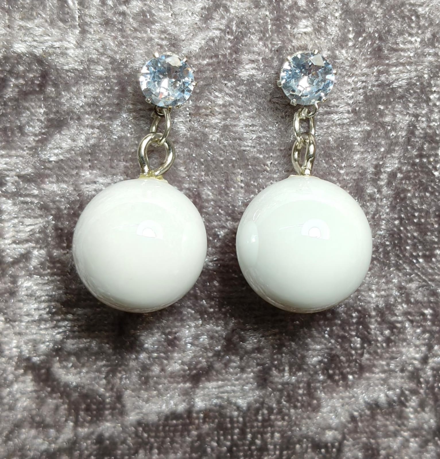 Elegant White stone earring