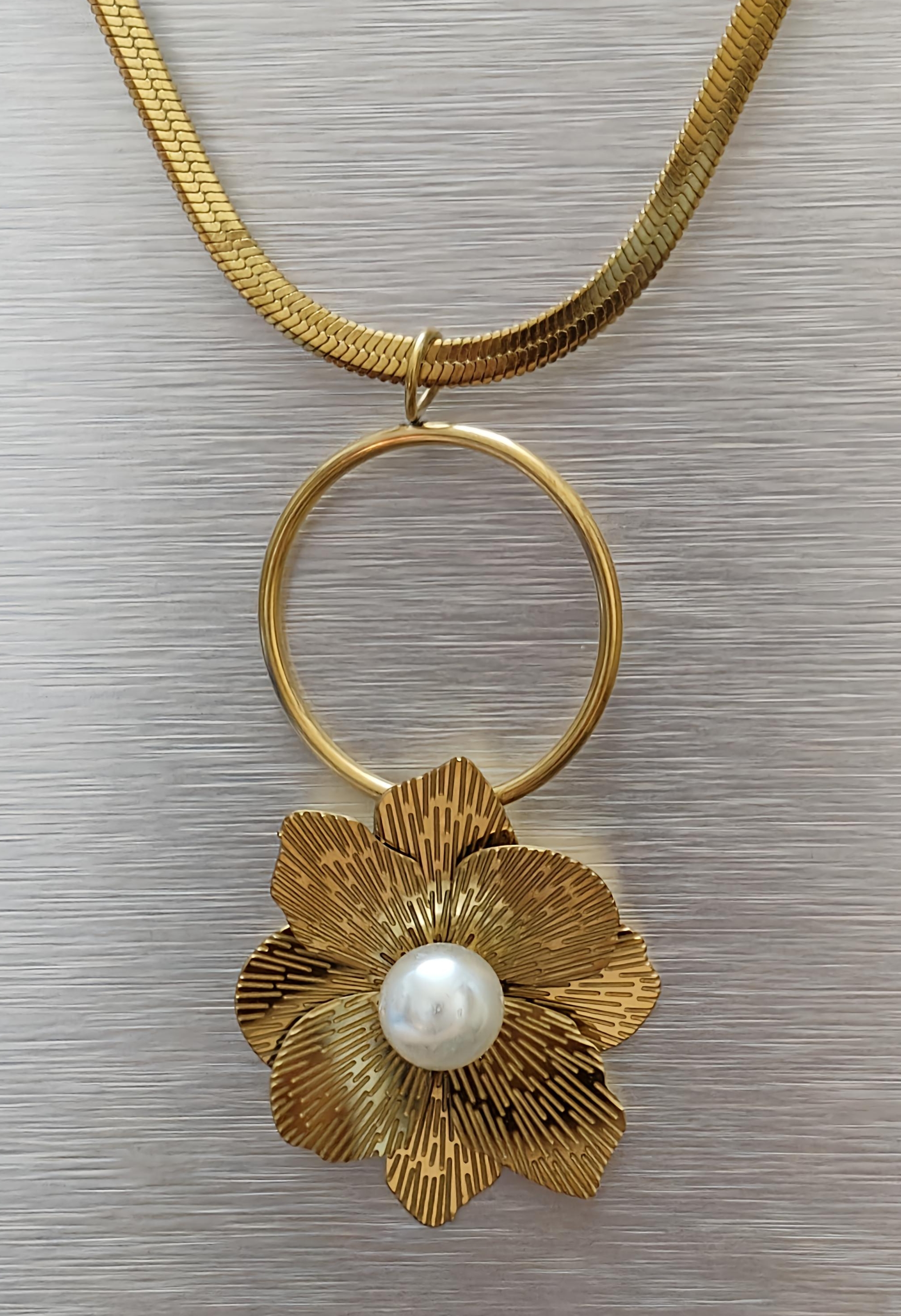Gold Flower Pendant Necklace-anti tarnish