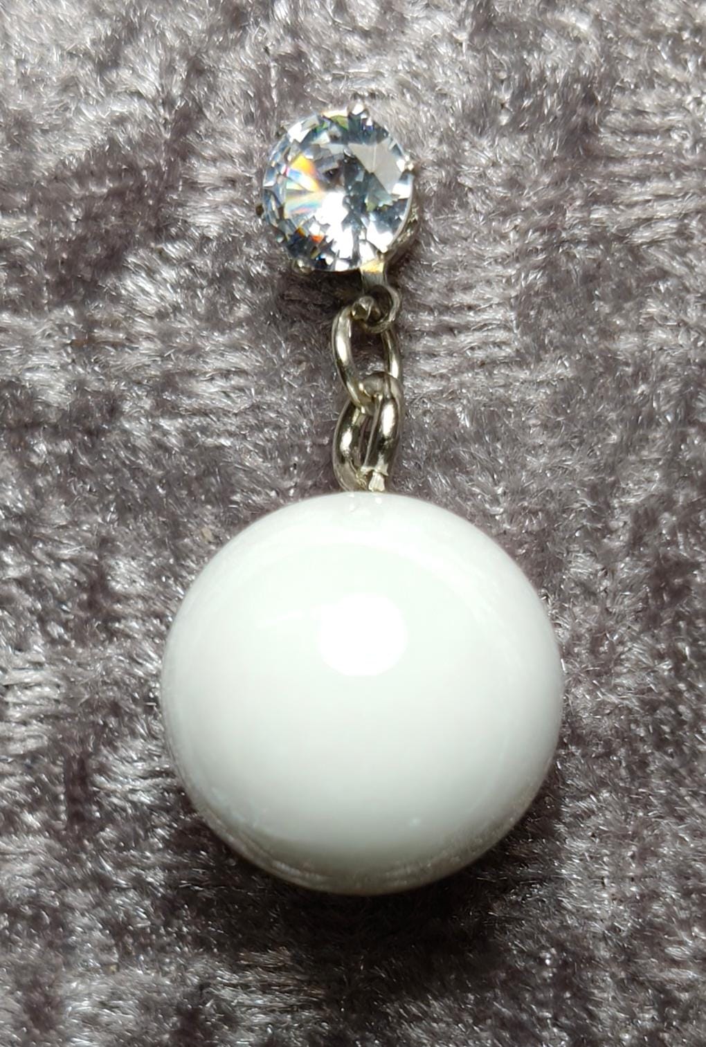 Elegant White stone earring