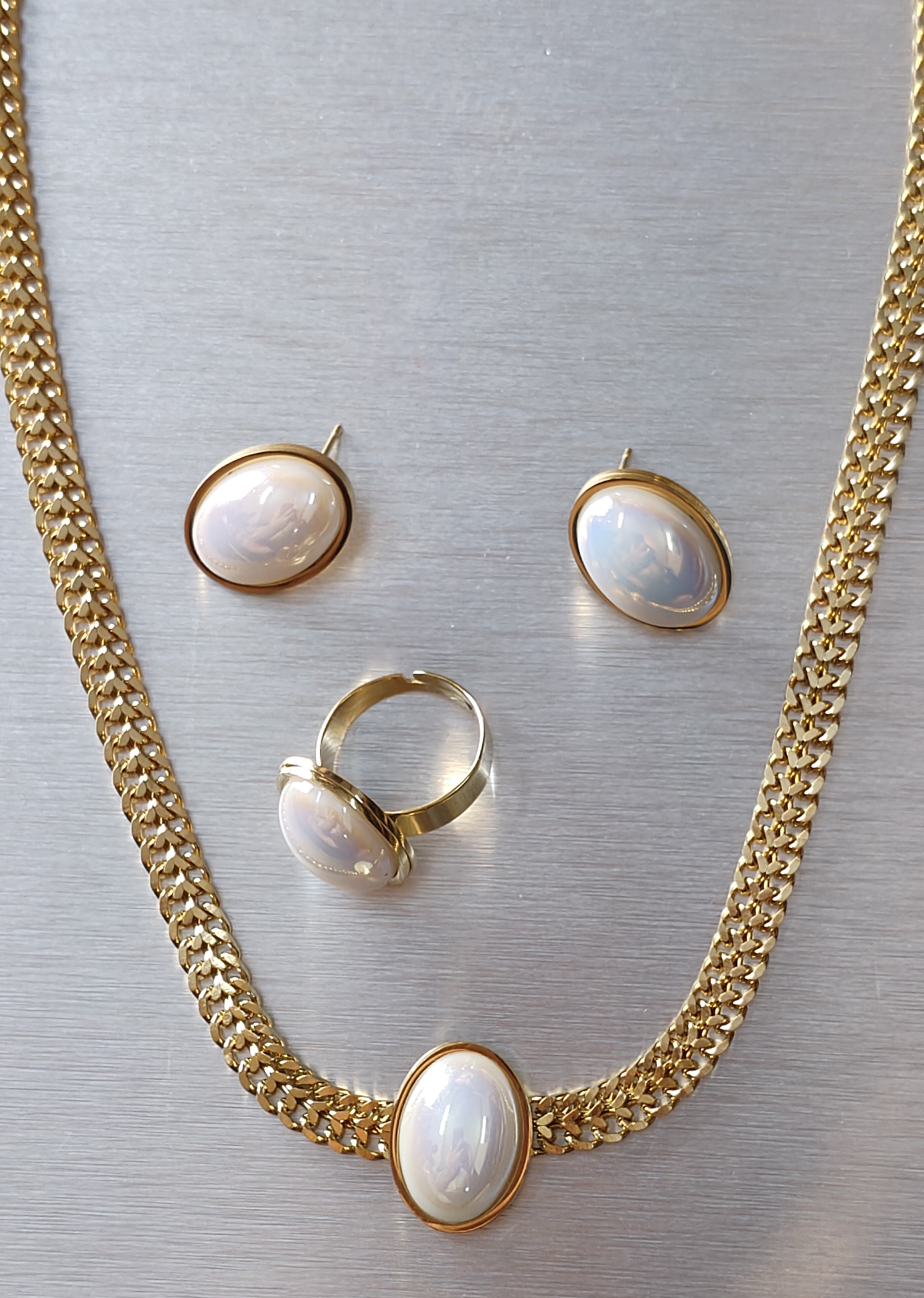 Elegant Gold Chain Necklace with matching Earrings and Ring