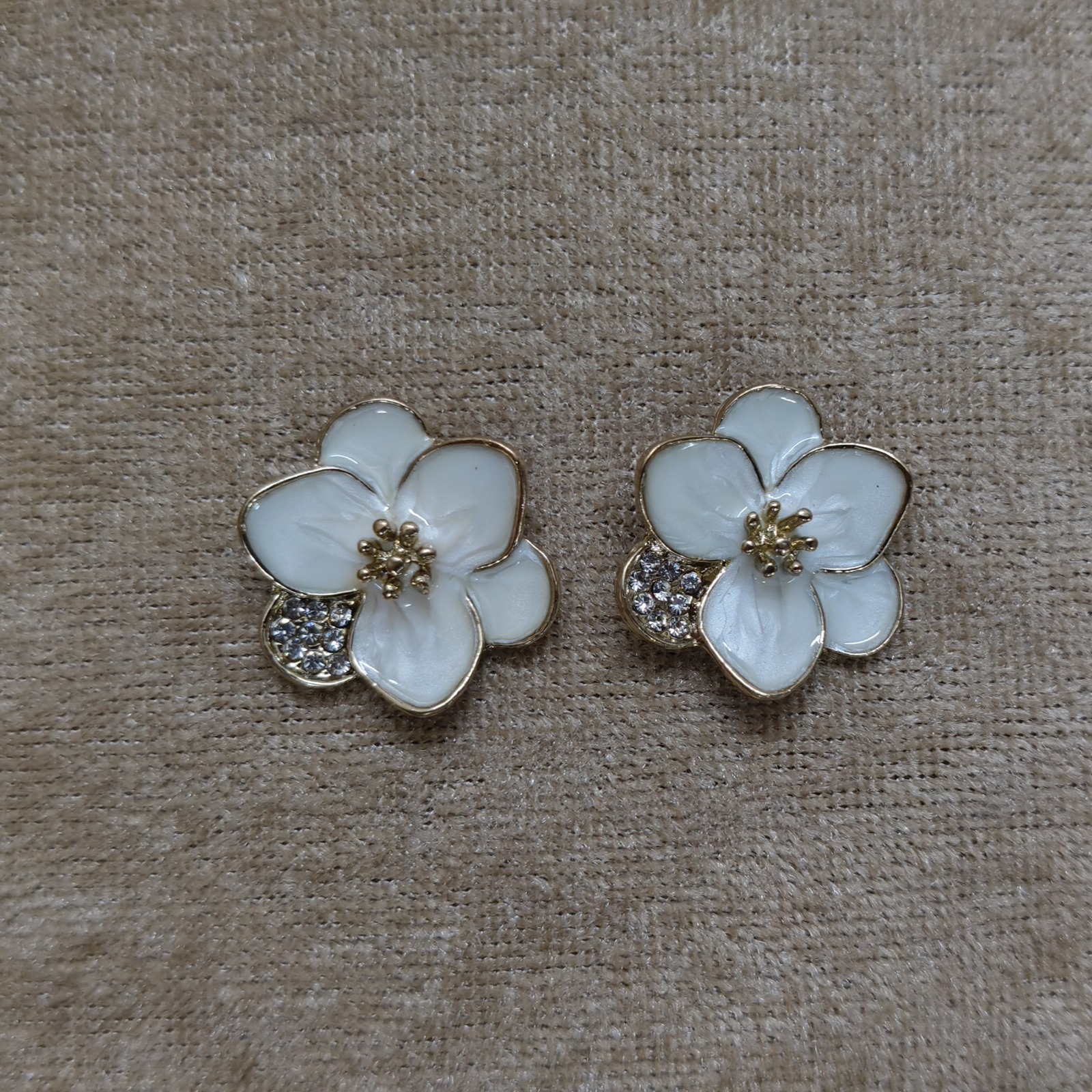 White Flower Stud Earrings