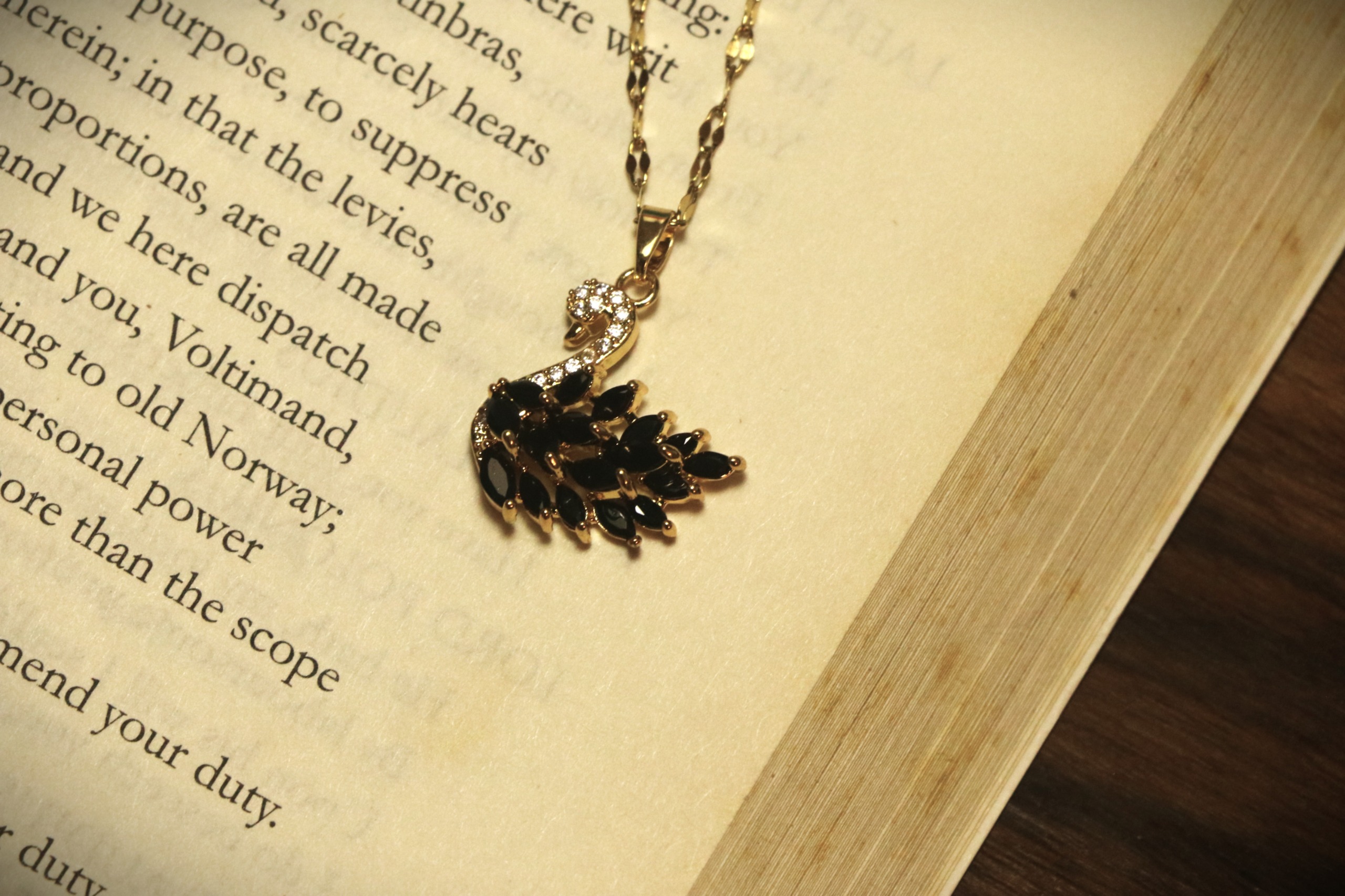 Elegant Swan Pendant Necklace