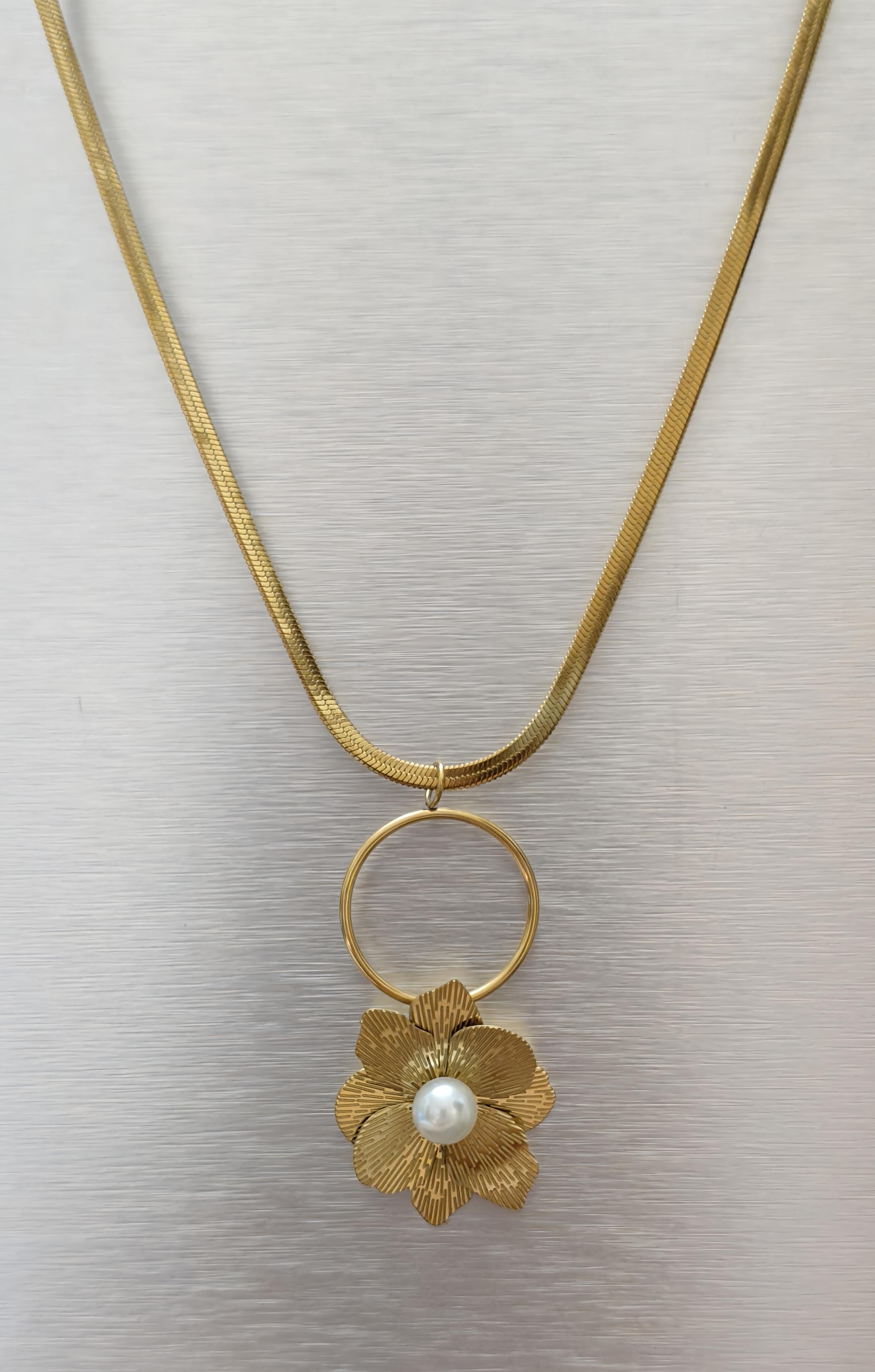 Gold Flower Pendant Necklace-anti tarnish