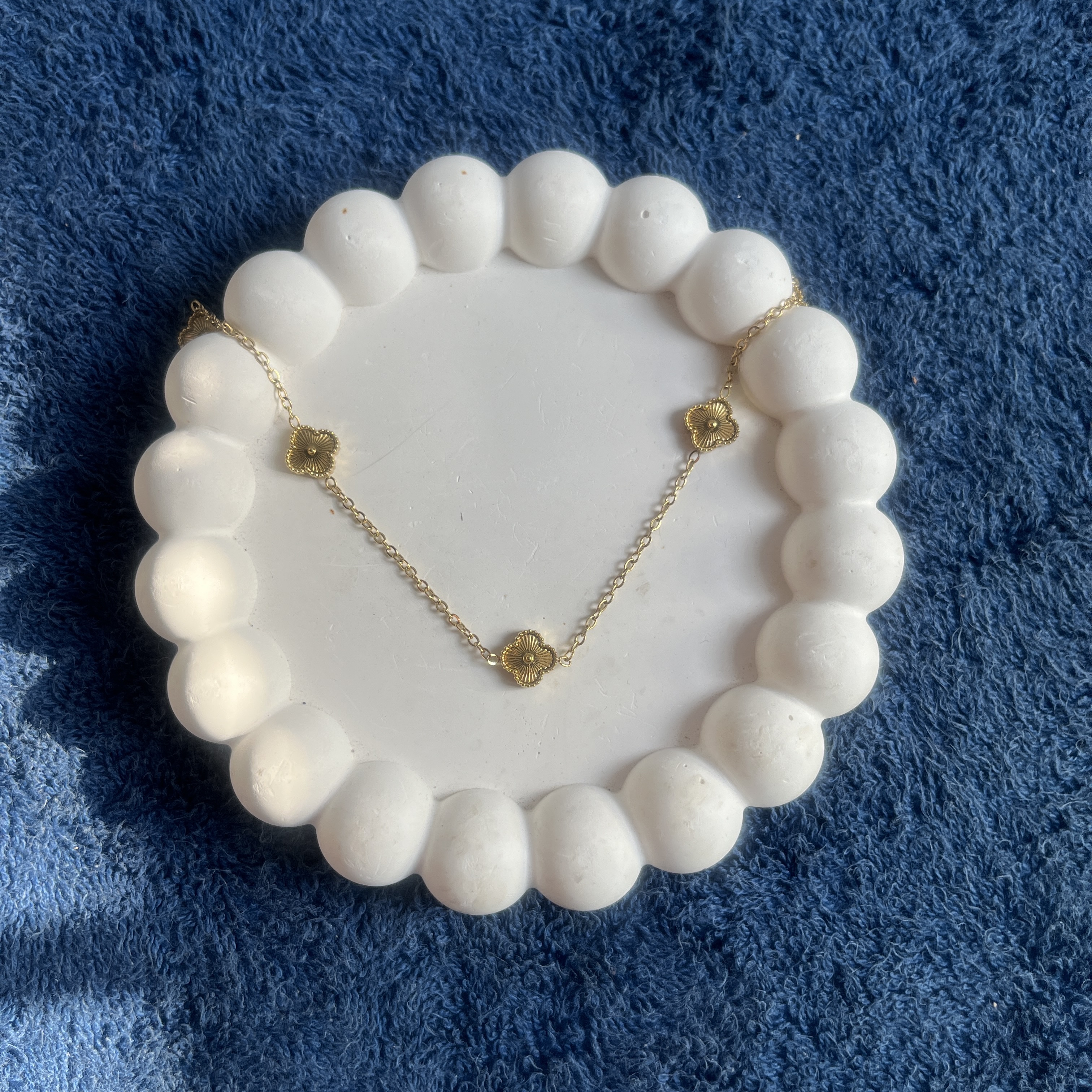Trending gold clover necklace 