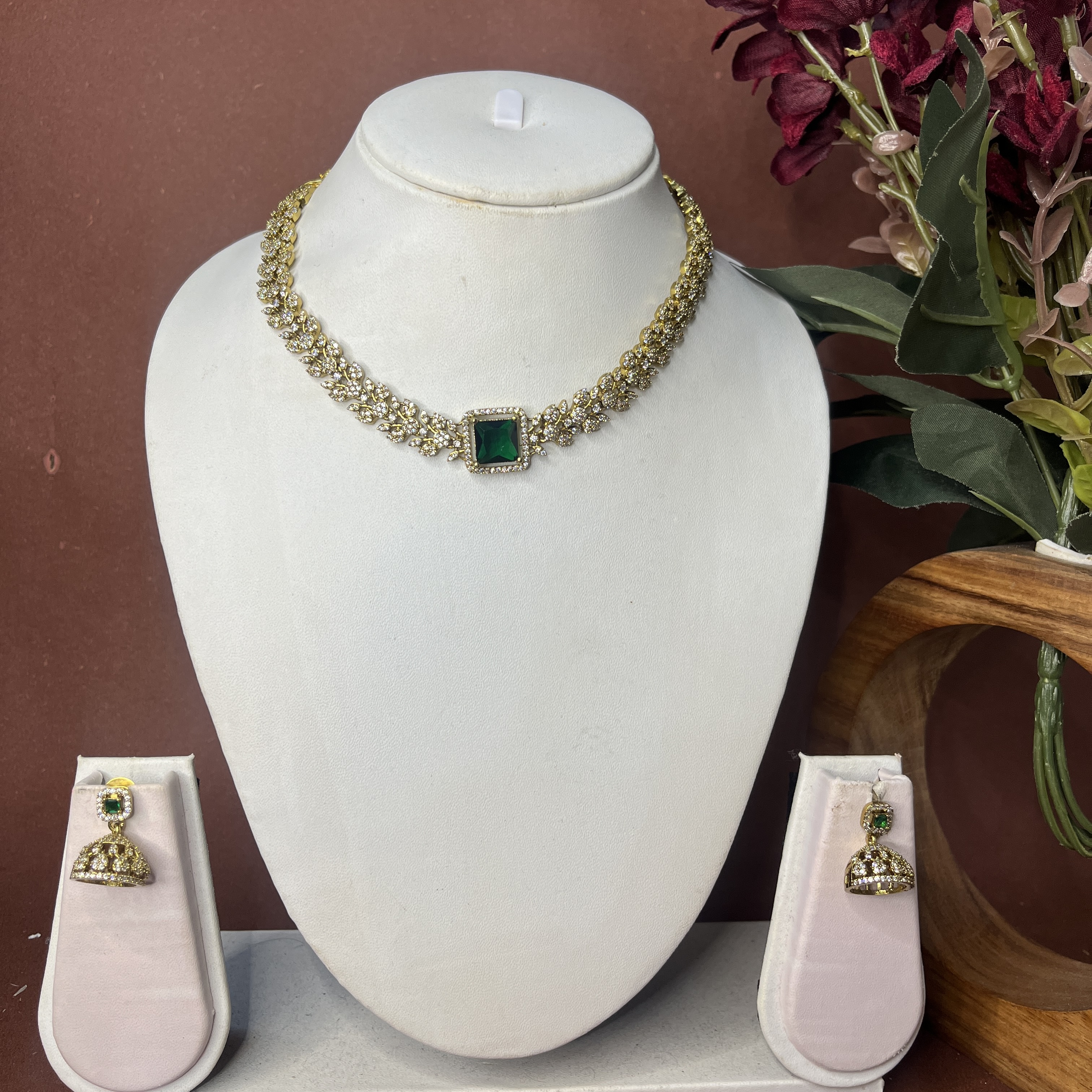 Single emerald/green necklace DLA081