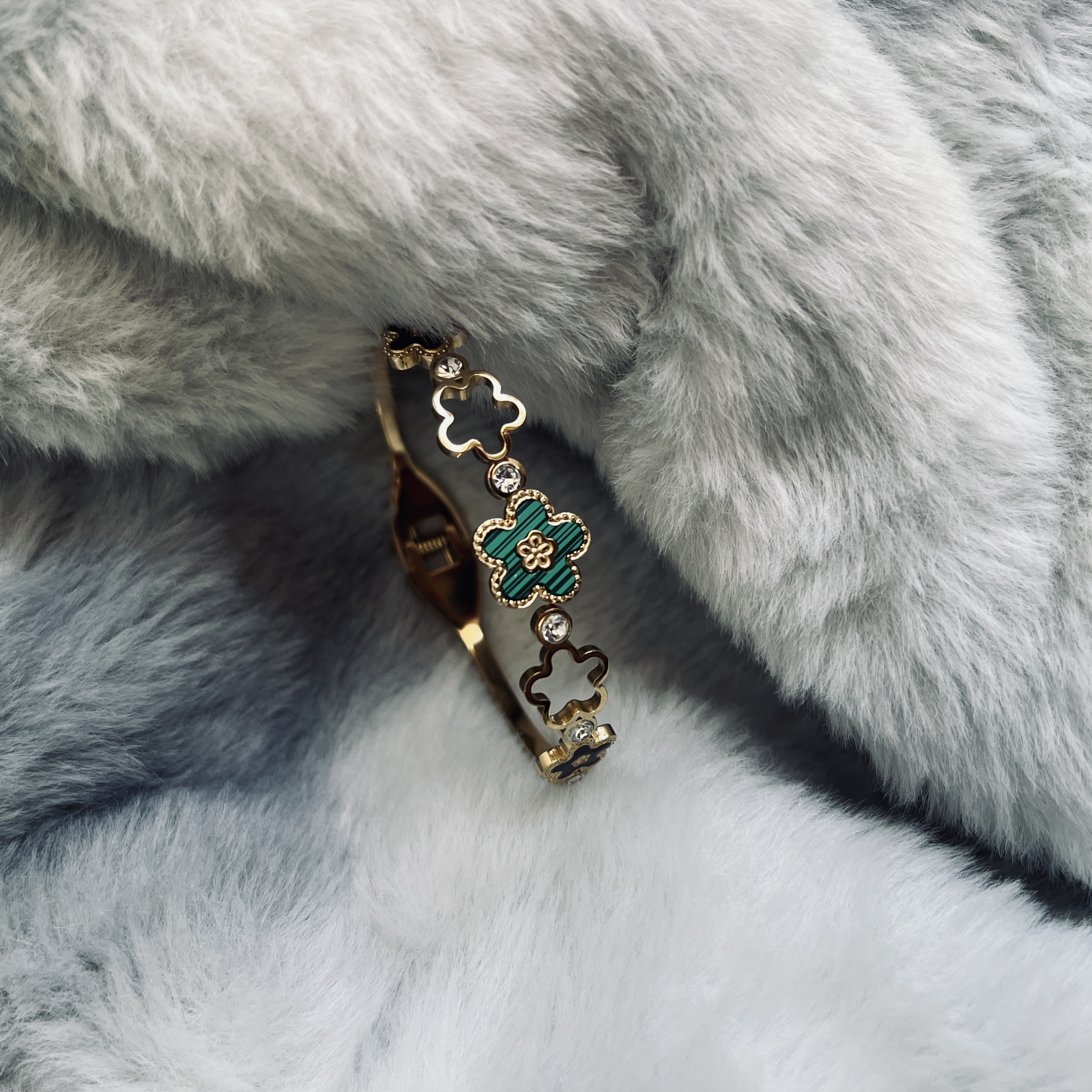 Anti tarnish Green Flower kada ATK002