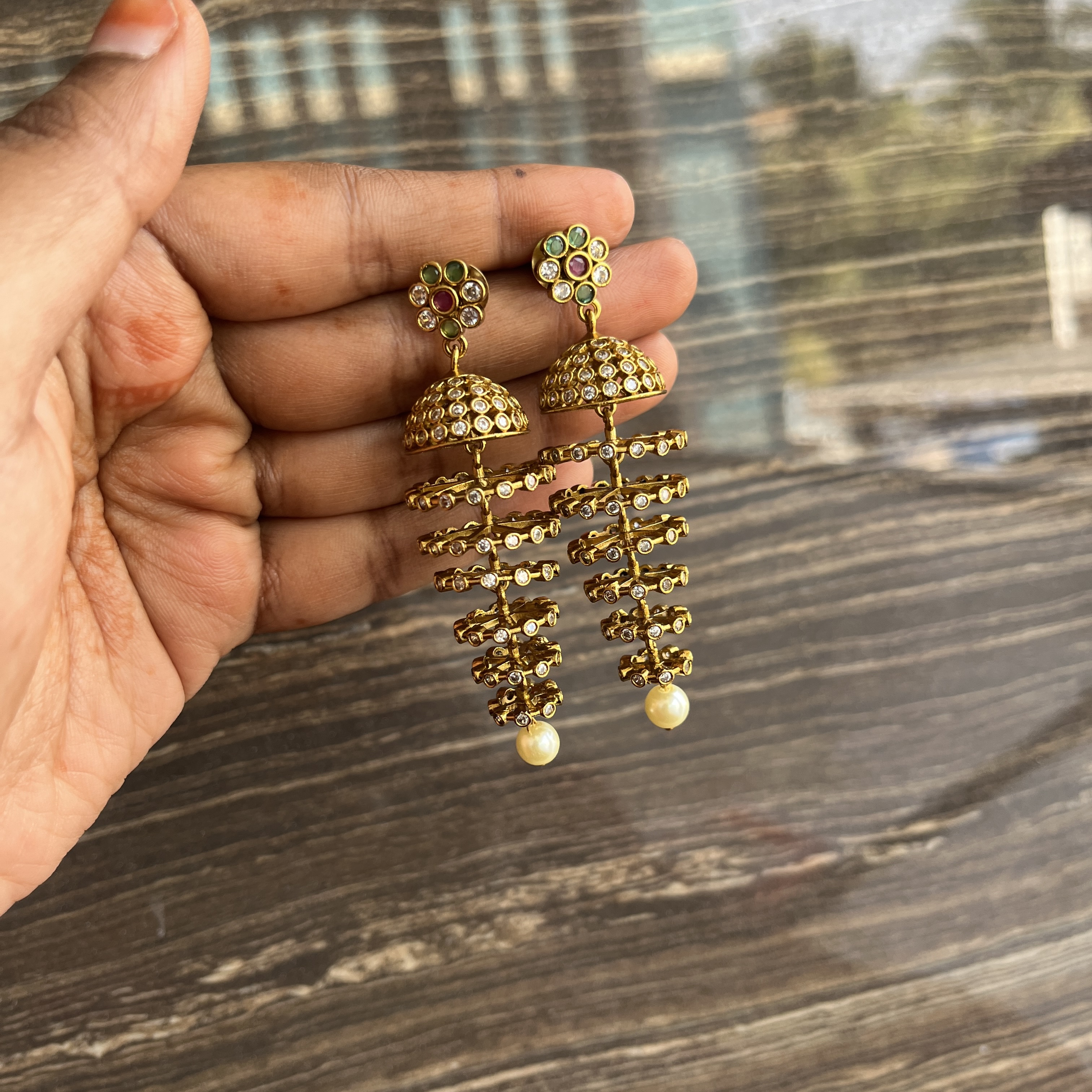 Descendants of circles LES004