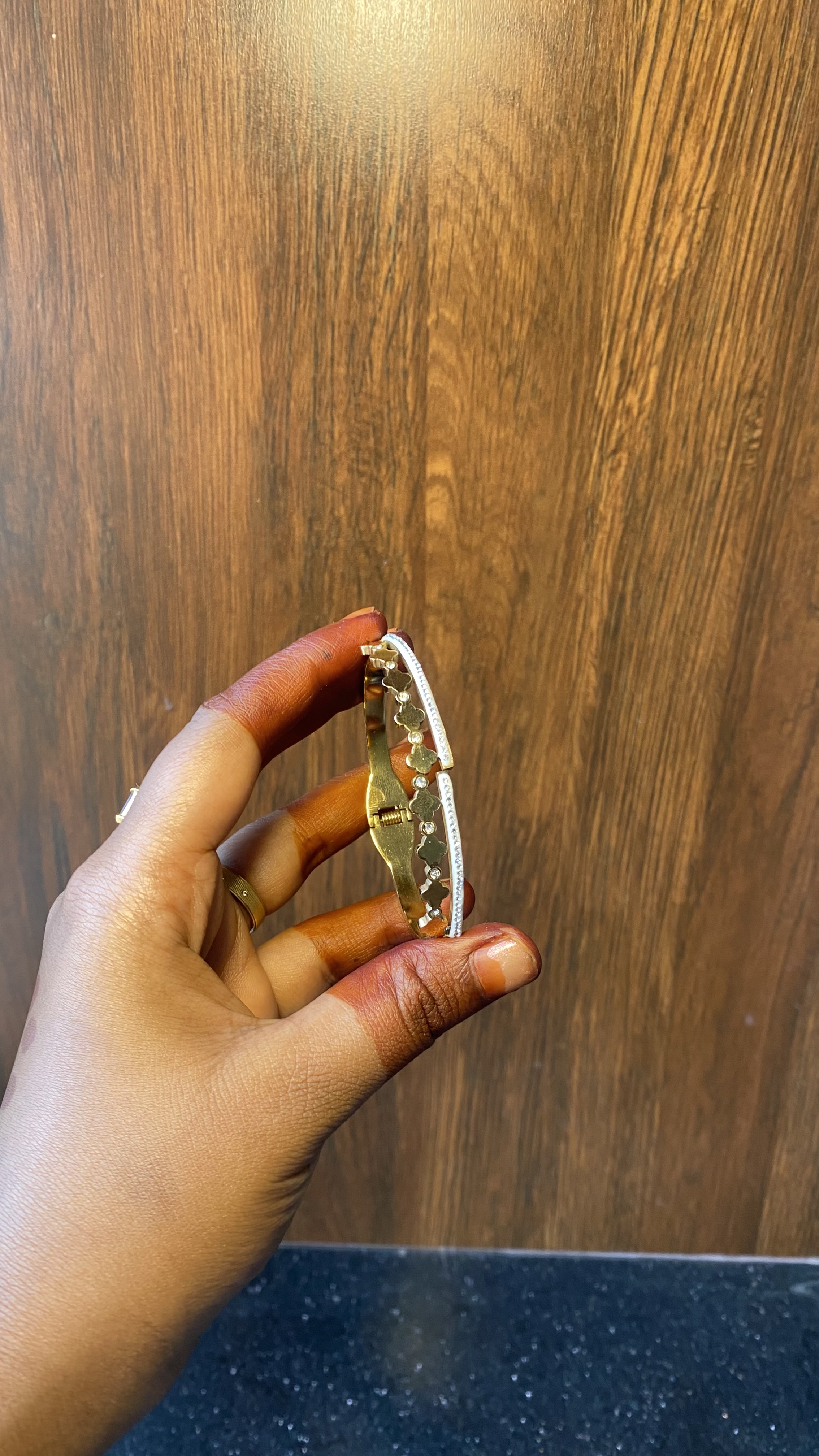 White stone n clover kada gold