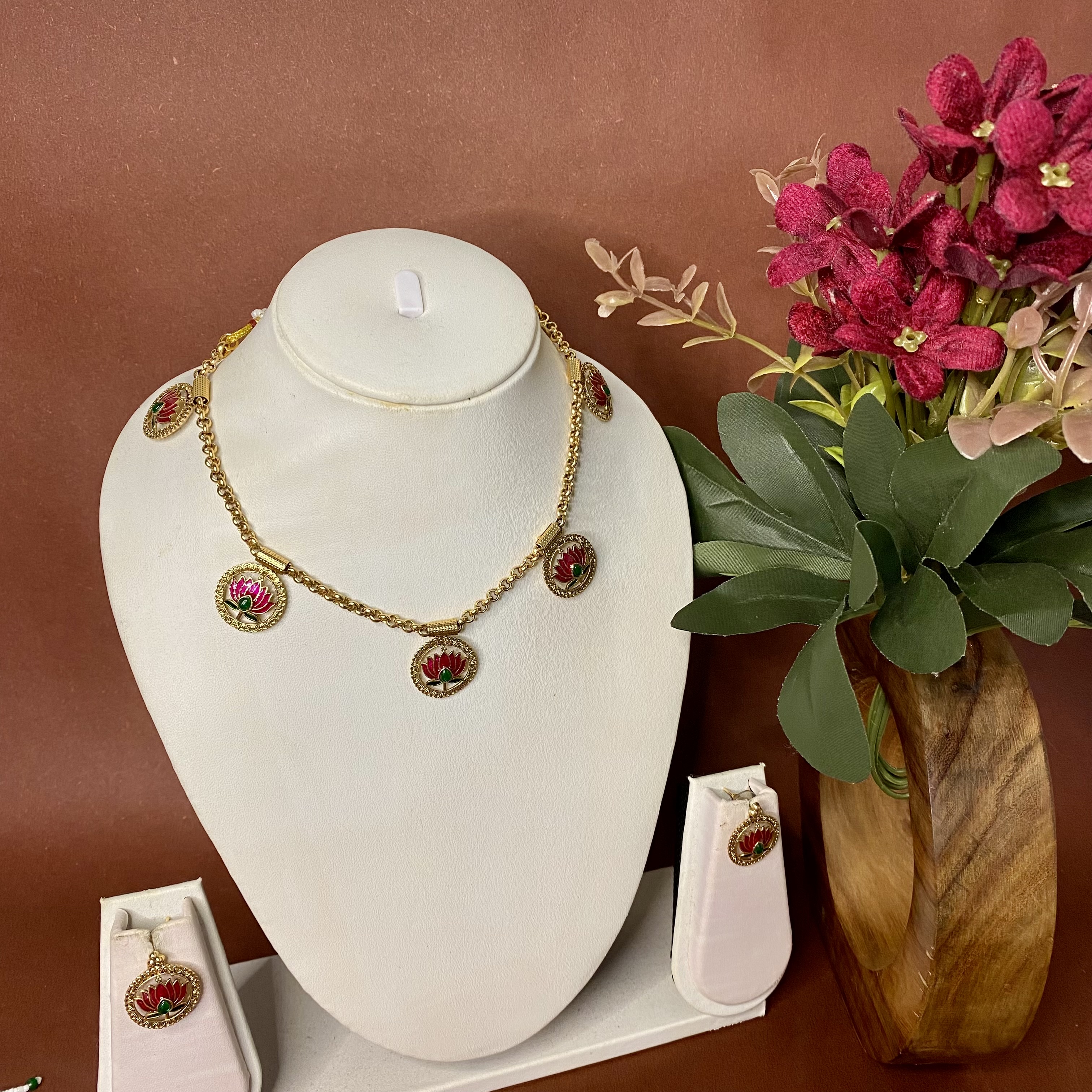 Unique lotus chain set LTS006