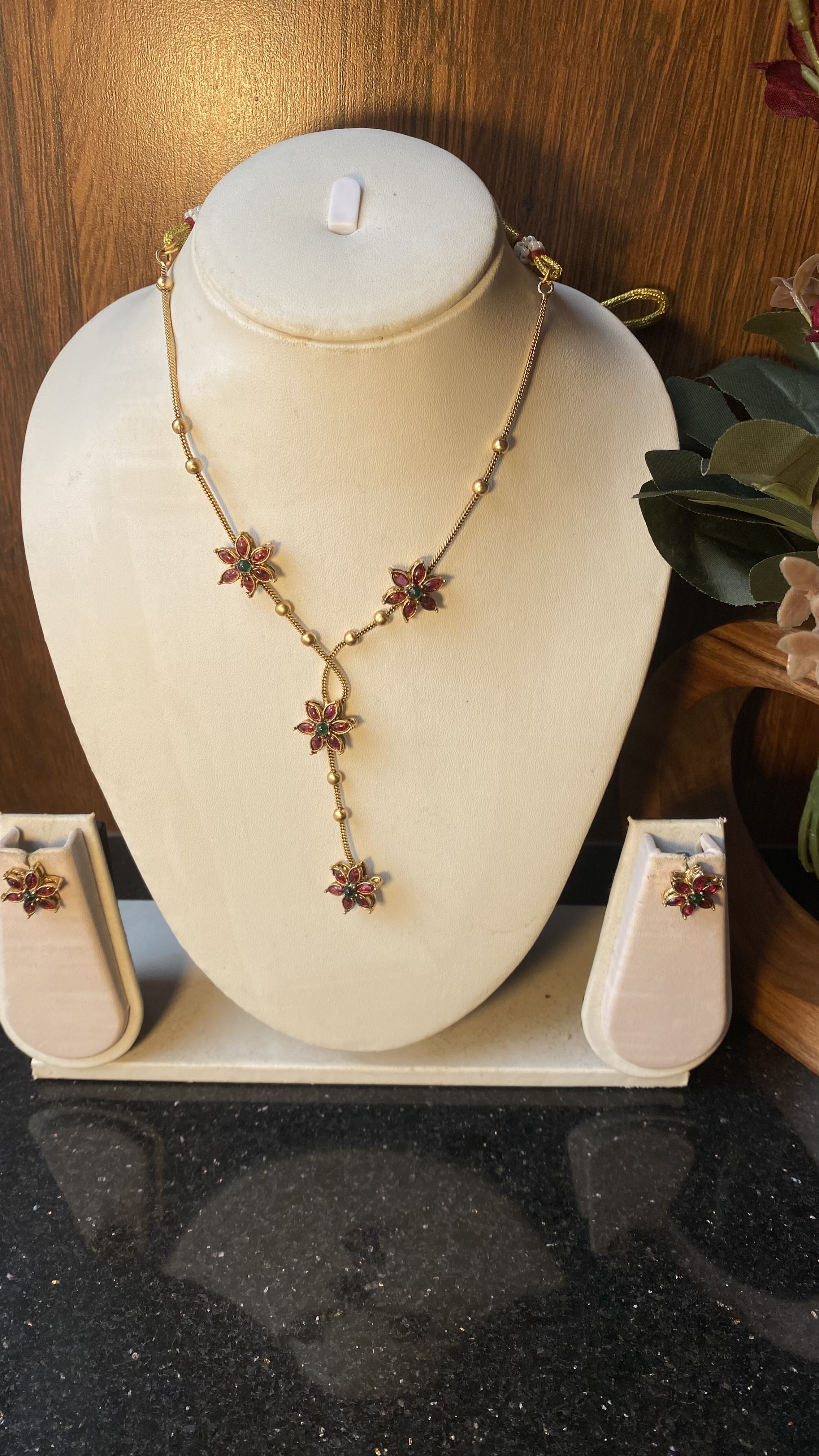 Four flowers v necklace TNS212