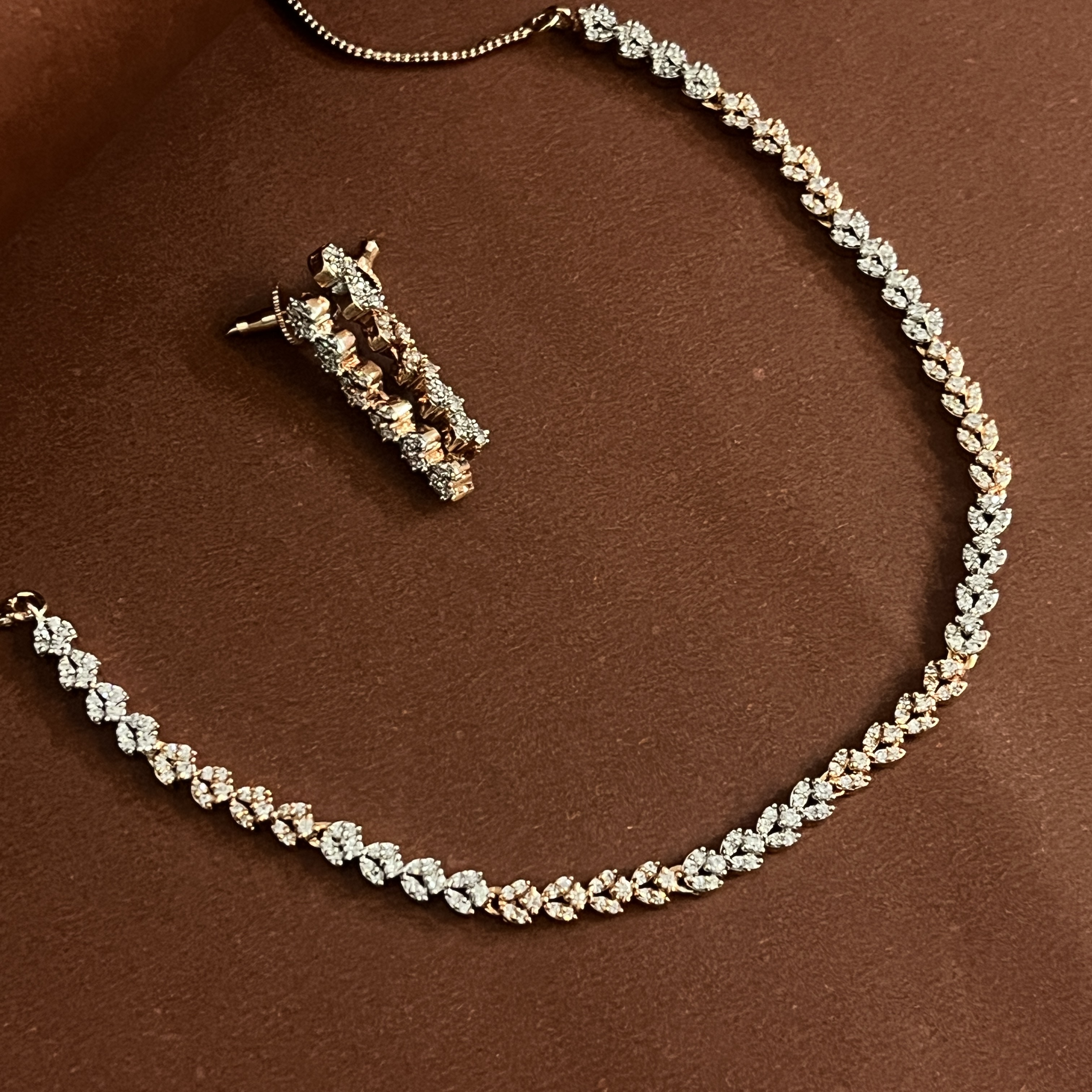 Elegant white and rosegold Necklace and Earring Set DLA015