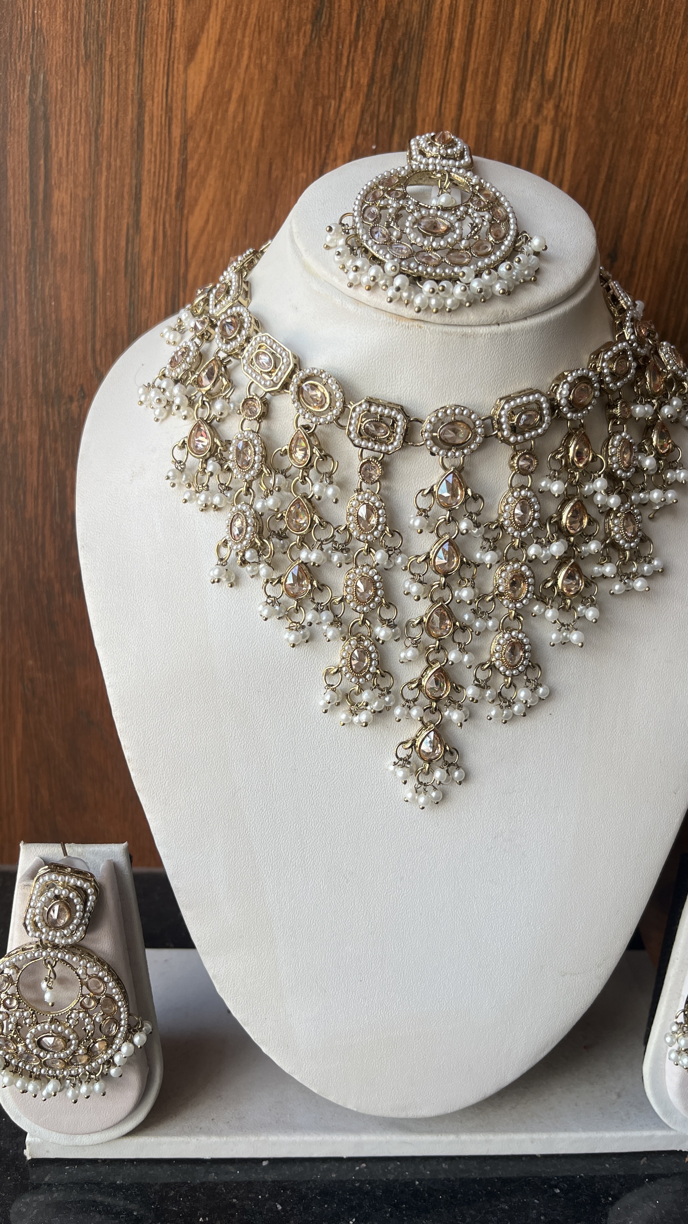 Everything pearl and diamond DLA66