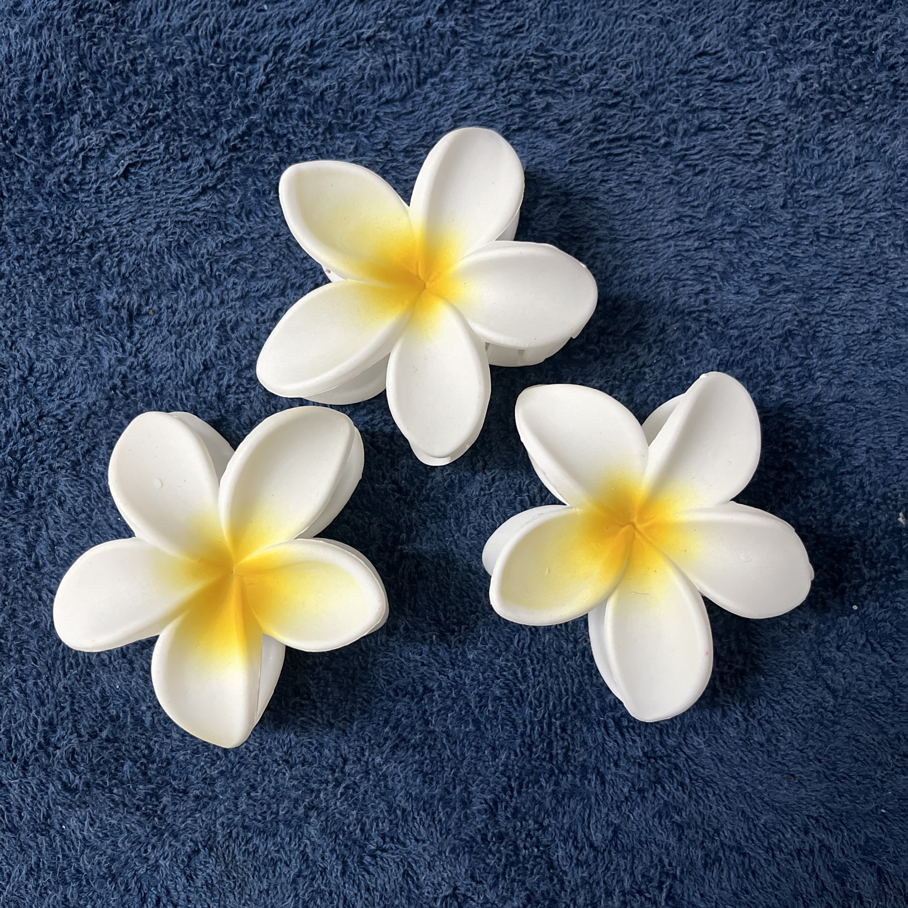 Matte Lillys Flower Hair Clip