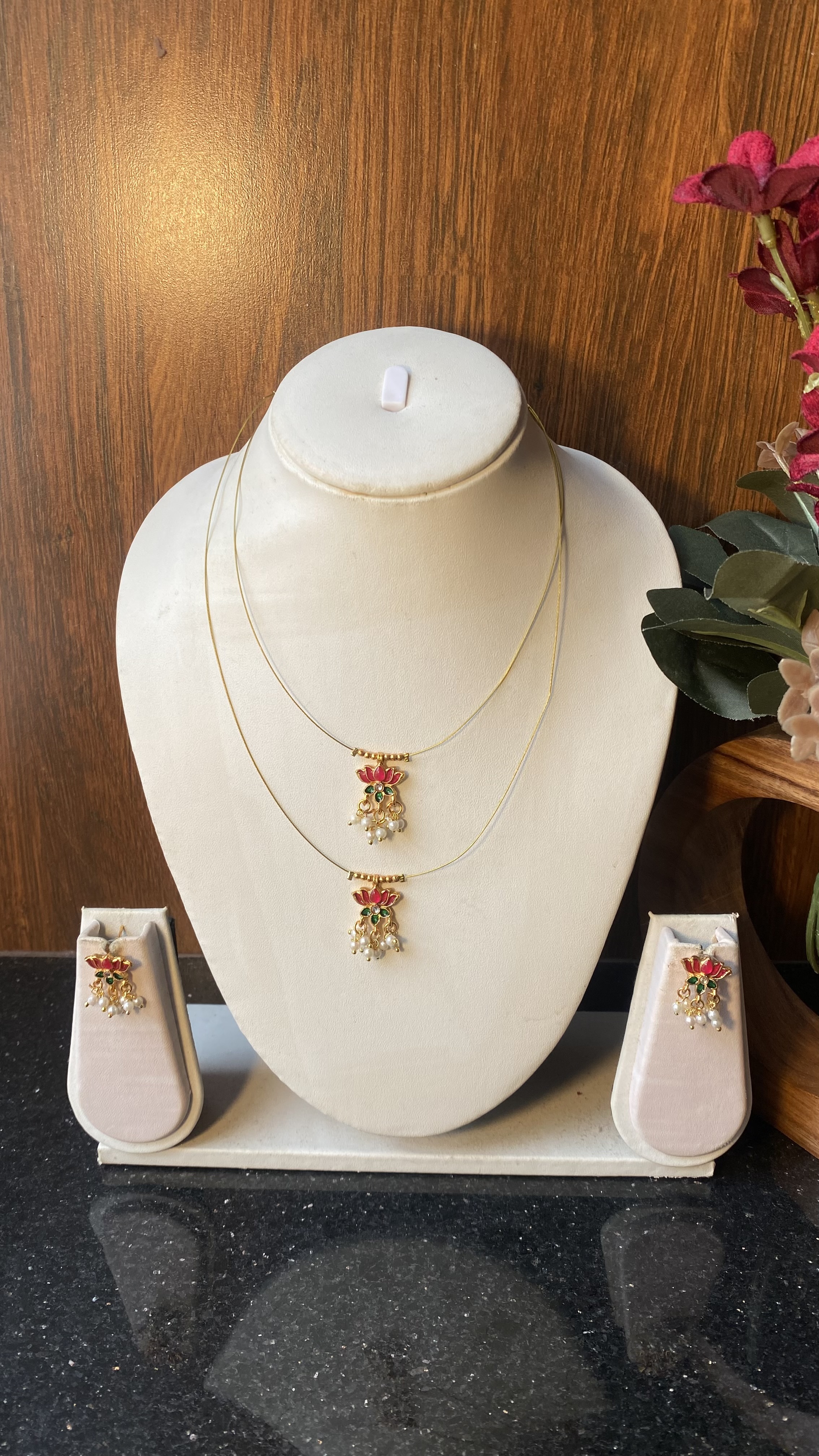 Two layer lotus invisible chain IC218