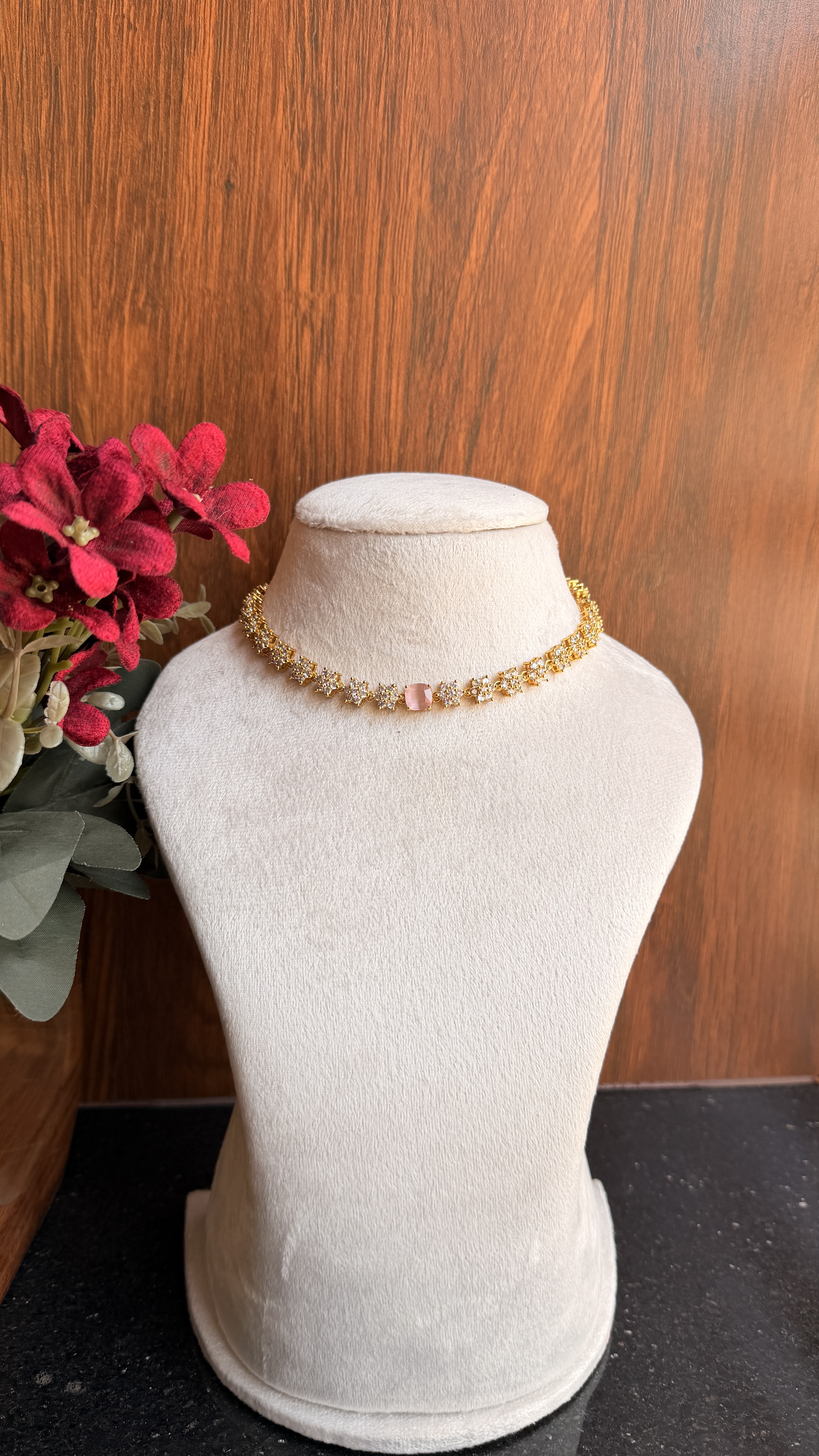 Pink centre stones diamond necklace DLA712