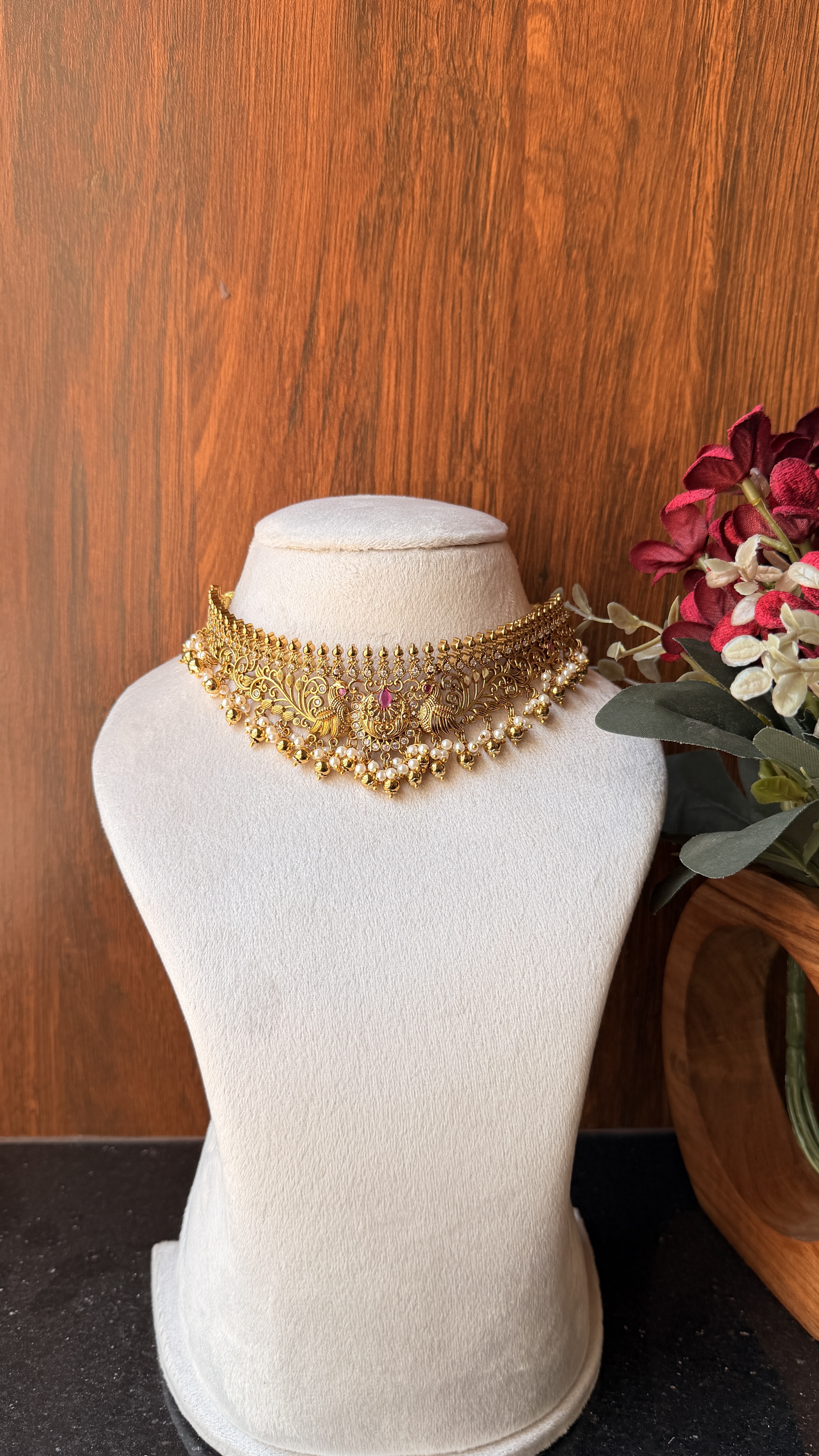 Premium gold choker neckpiece TNS891