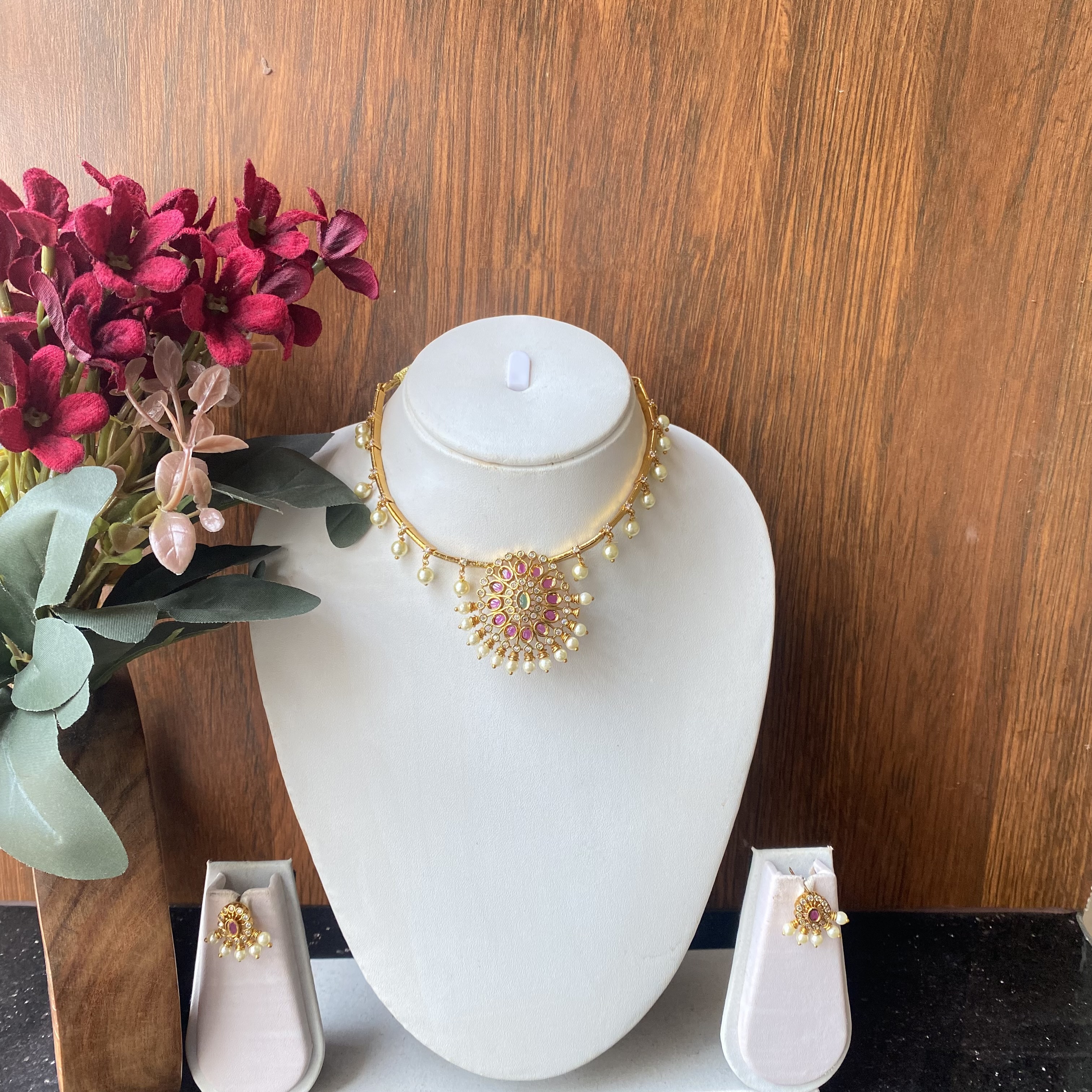 Round hasli with hangings HNS061