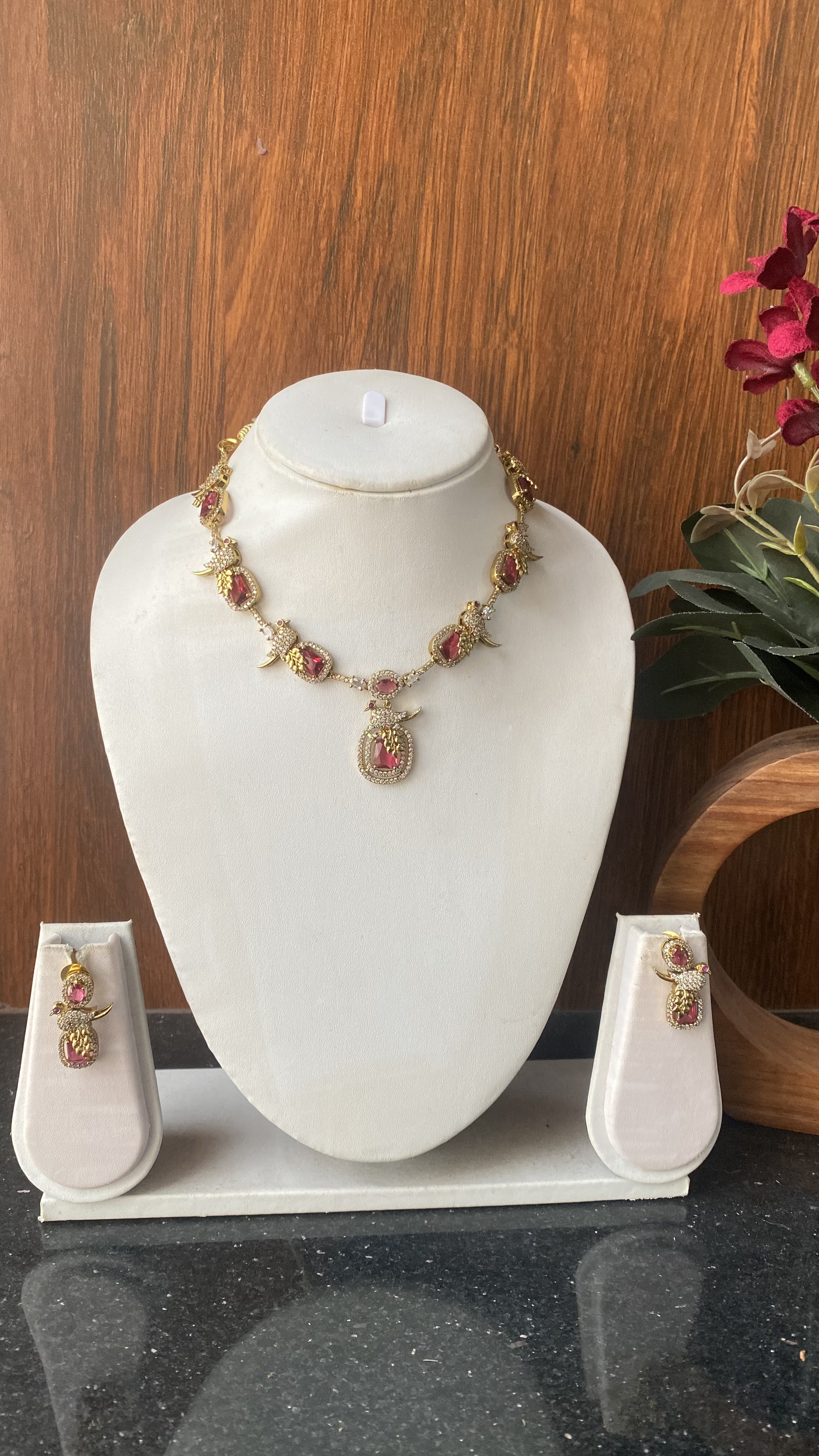 Parrot theme red stone necklace DLA761