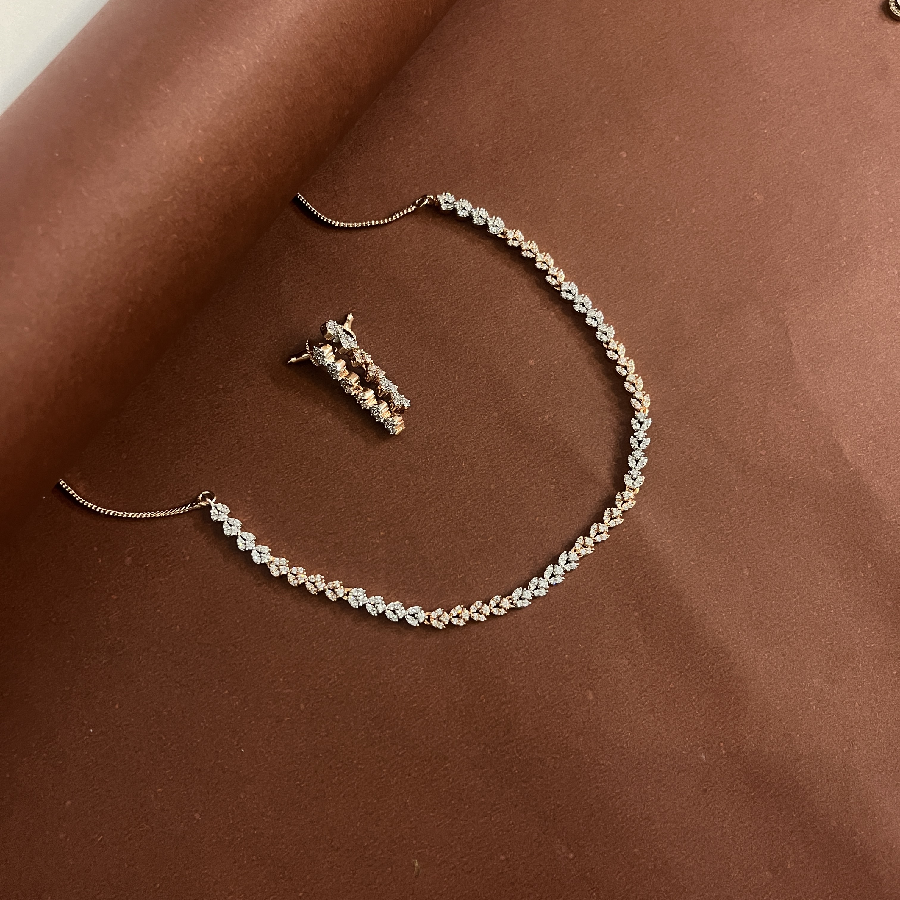 Elegant white and rosegold Necklace and Earring Set DLA015