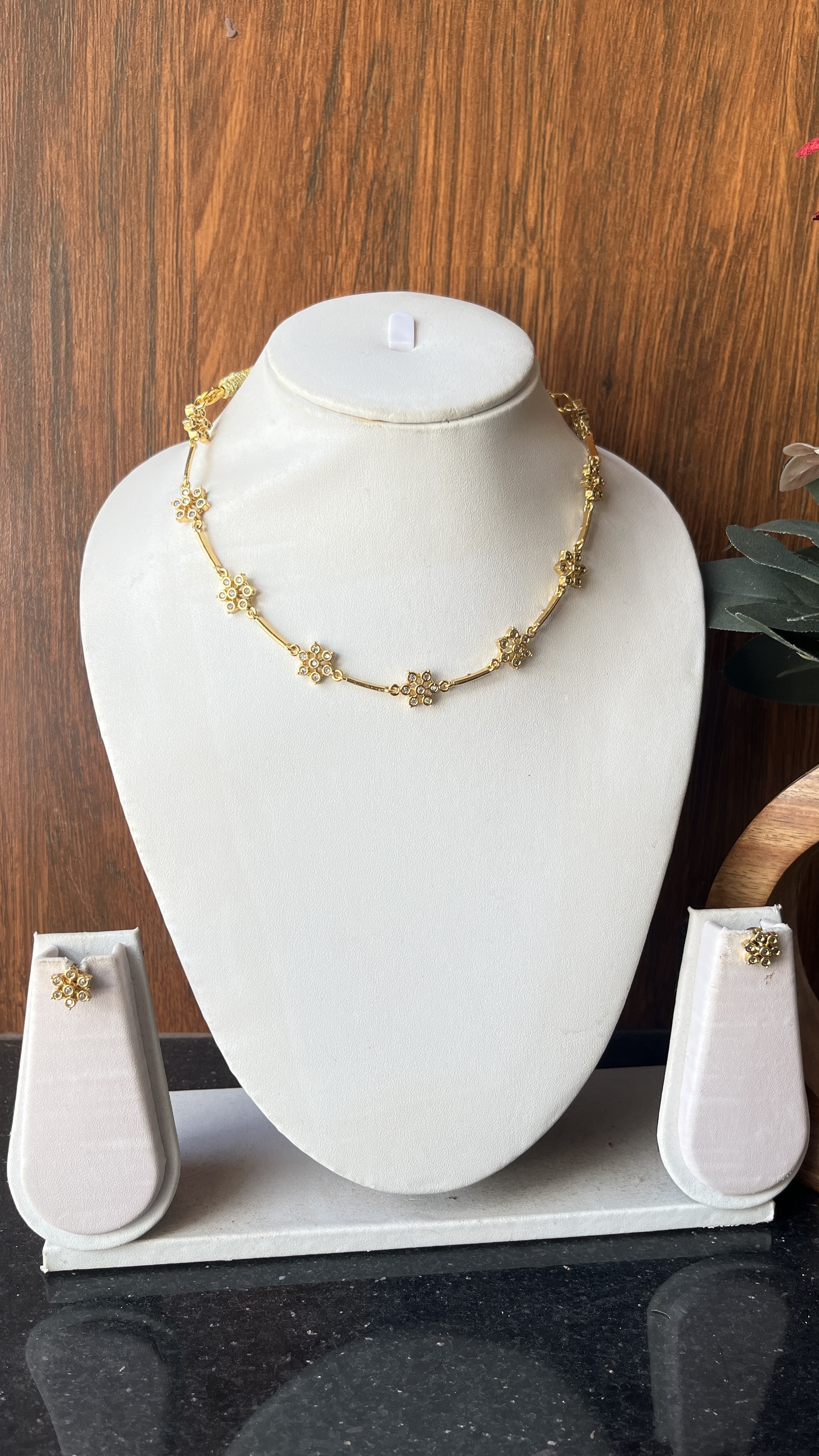 Budgeted flower necklace DLA613