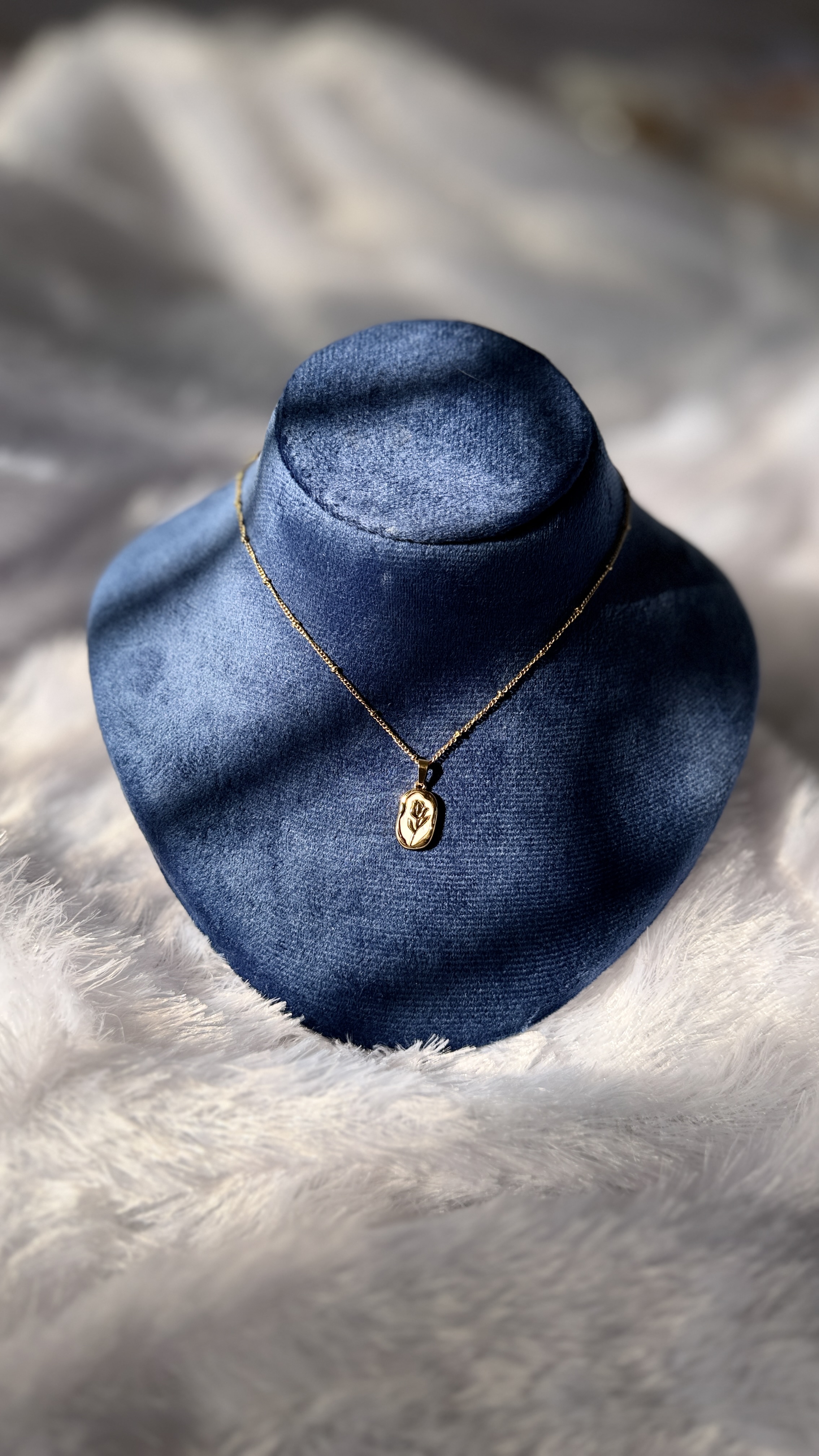 Elegant rect chain AT979