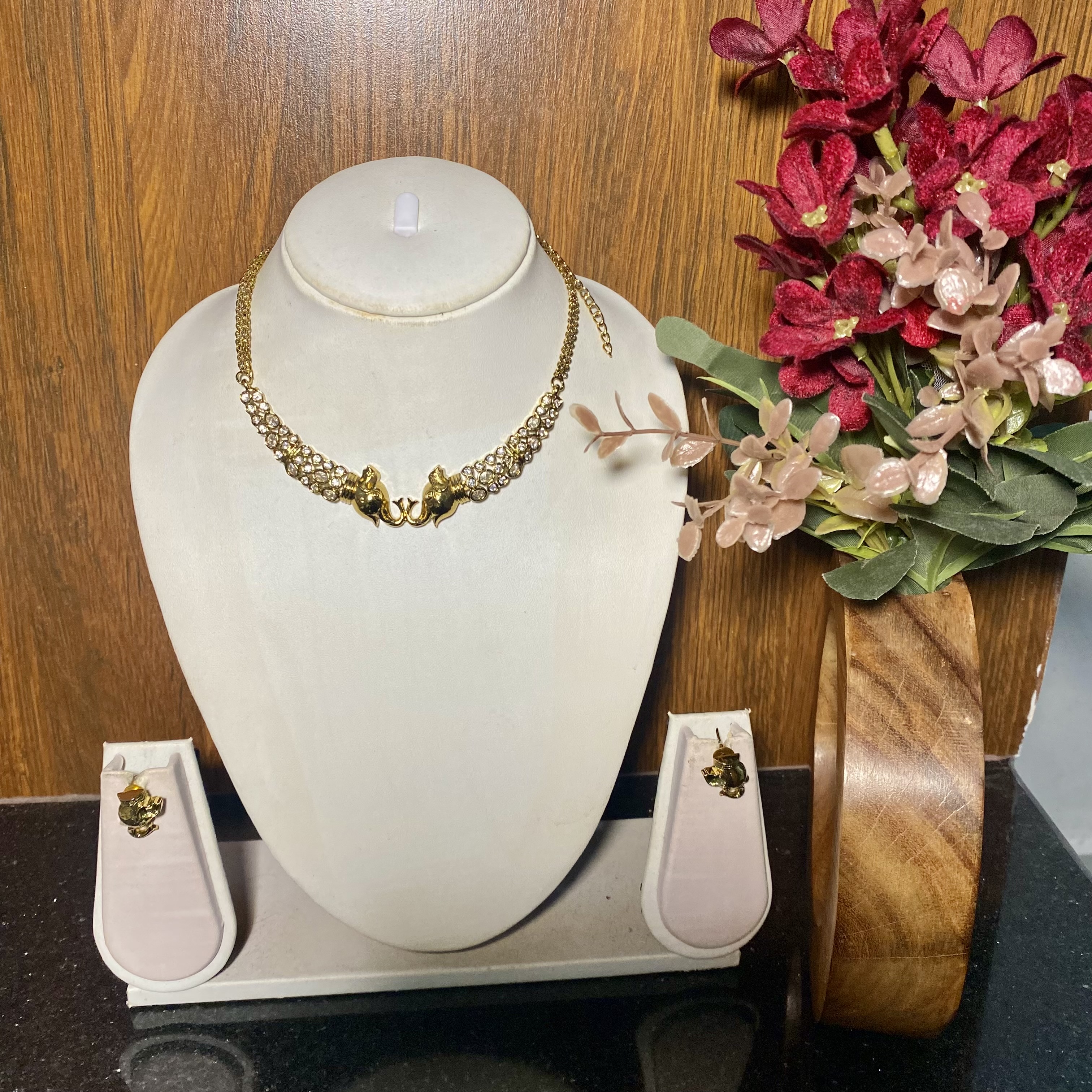 Two elep necklace with back chain DLA152