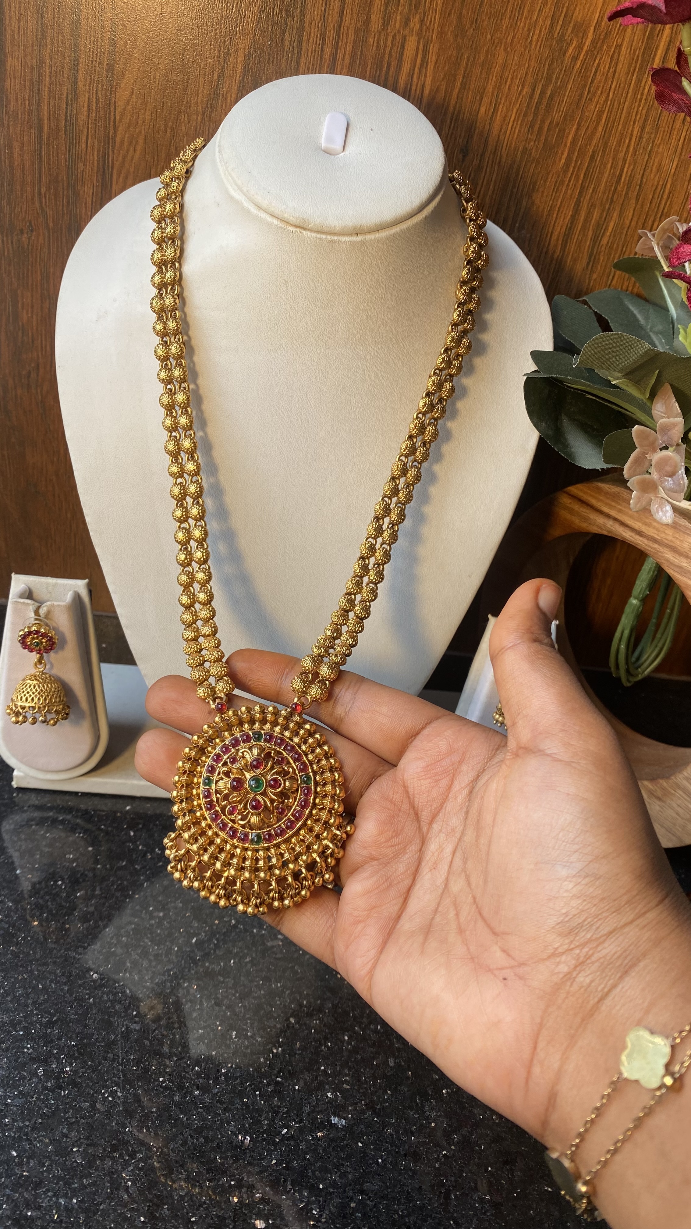 Non idol round haram HS125