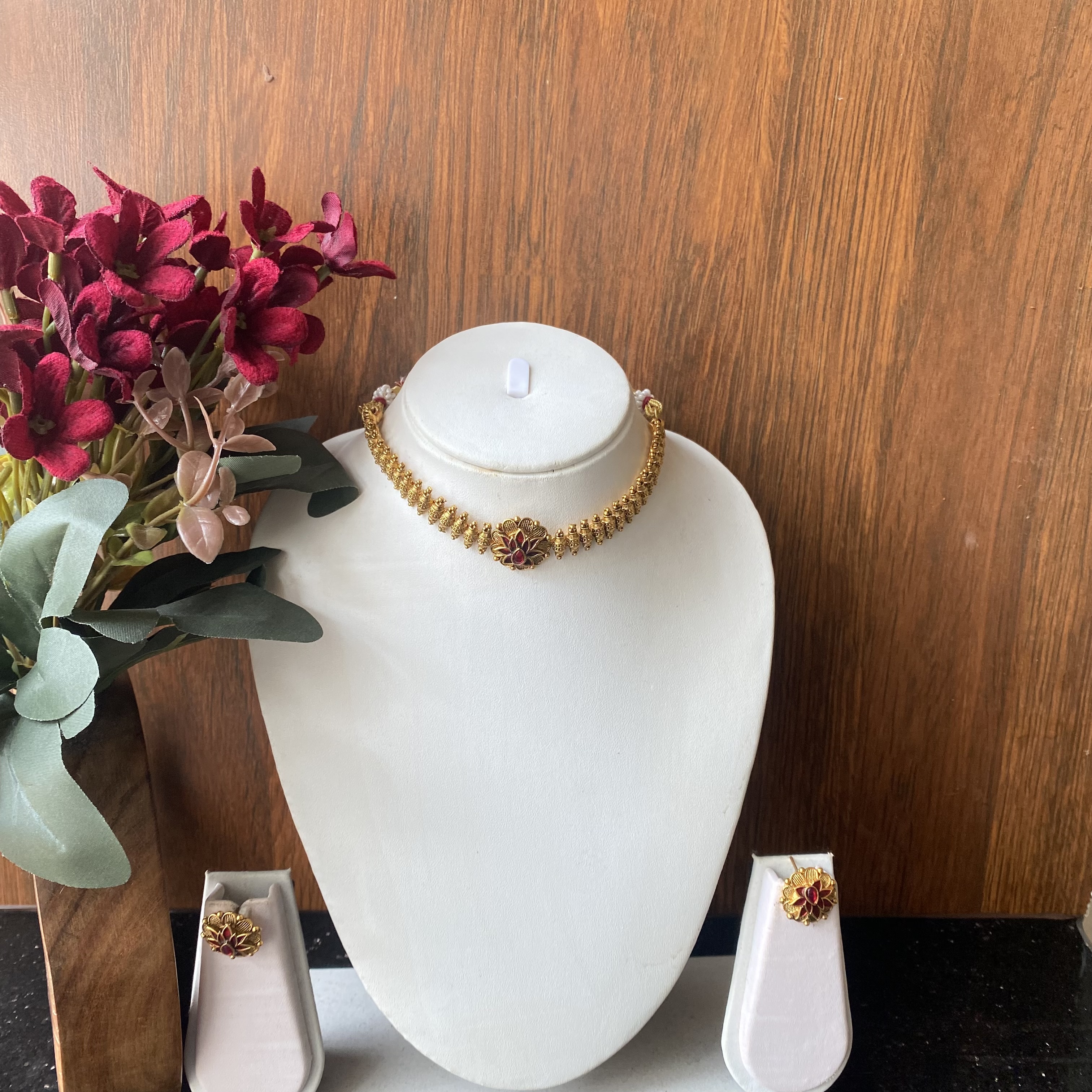 Flower choker necklace 