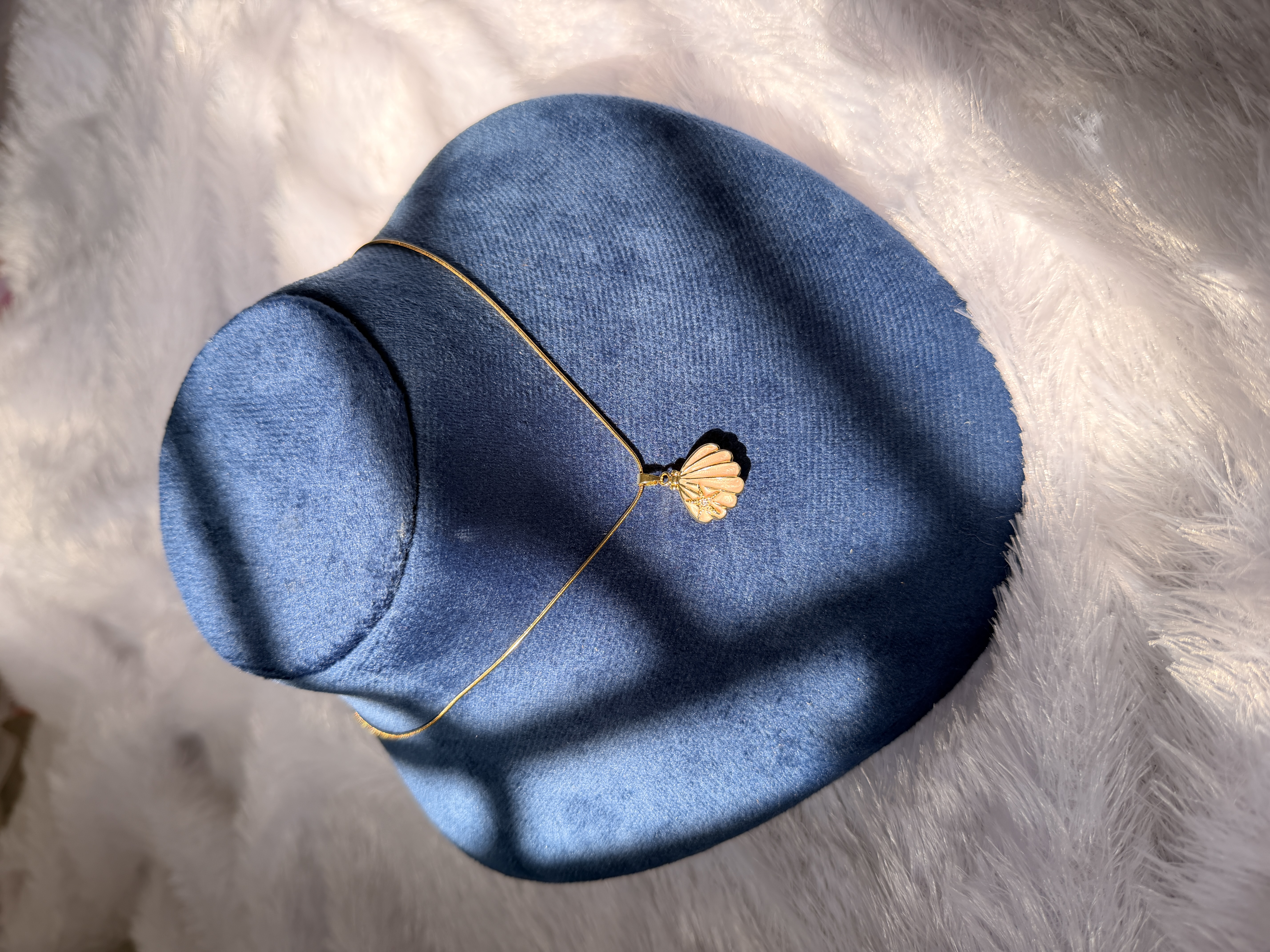 Openable seashell pendant AT chan AT117