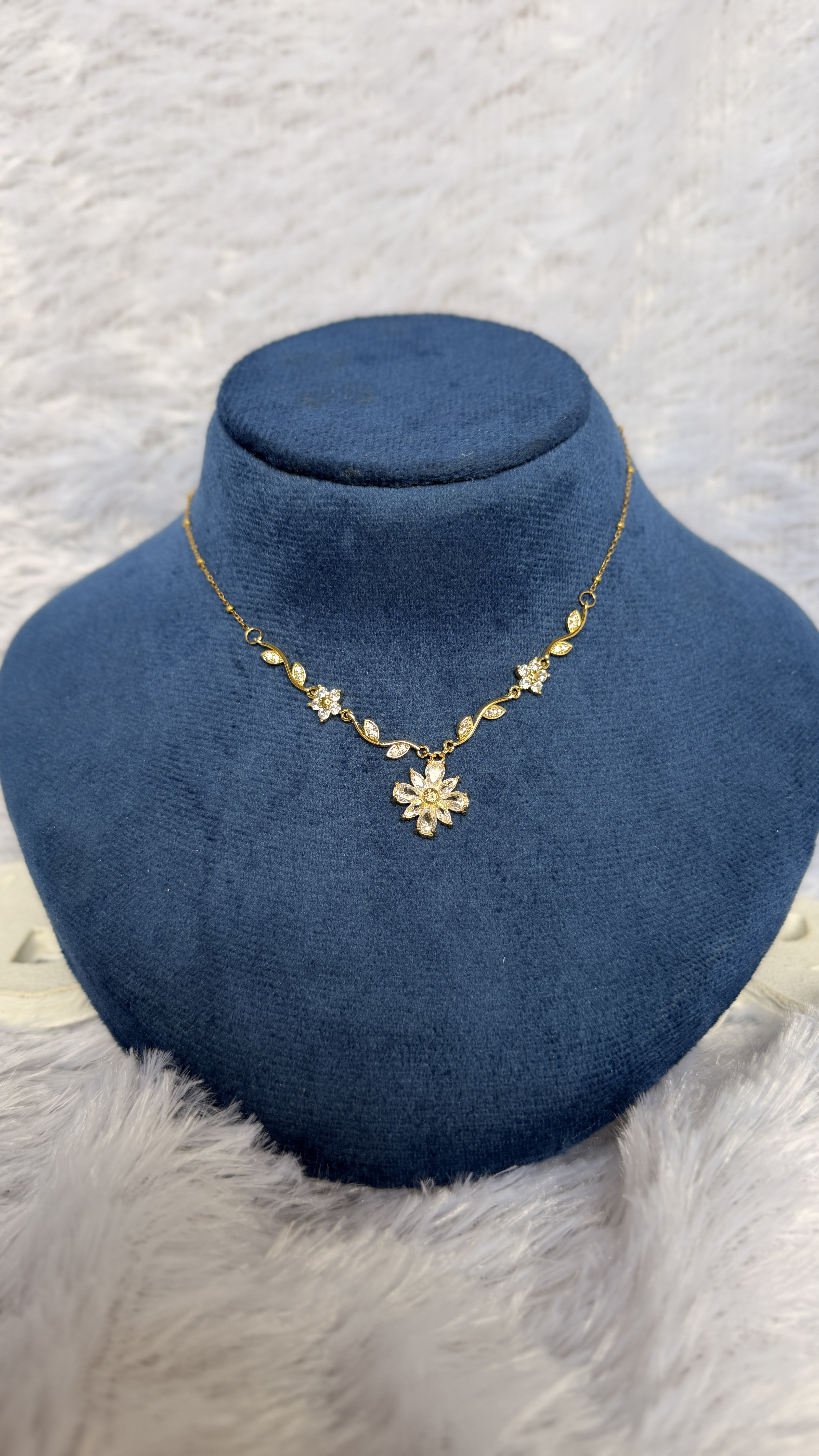 Old money dainty necklace AT14