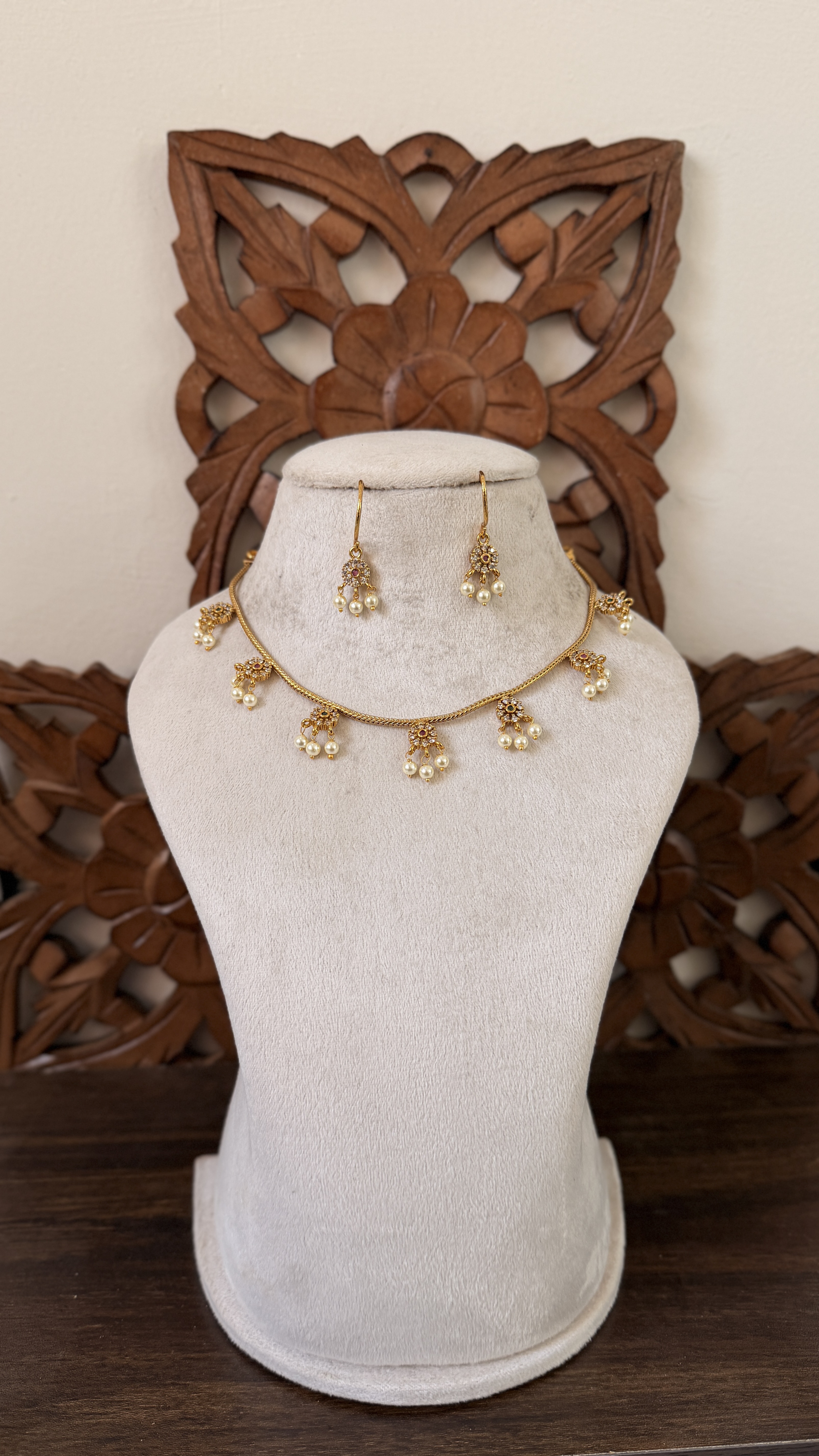Flower buttas necklace LTS62