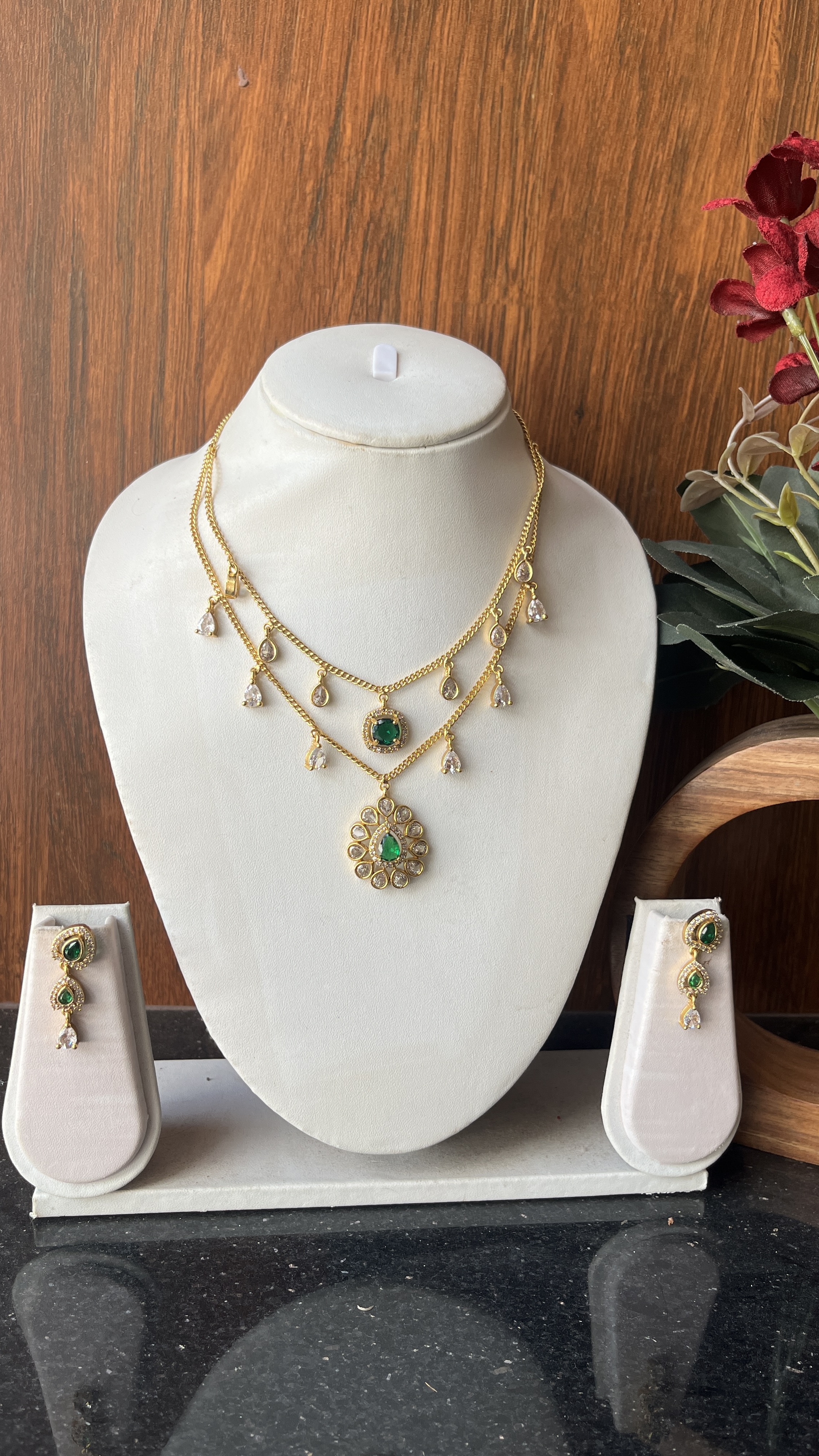 Green /emerald stone hanging set DLA664