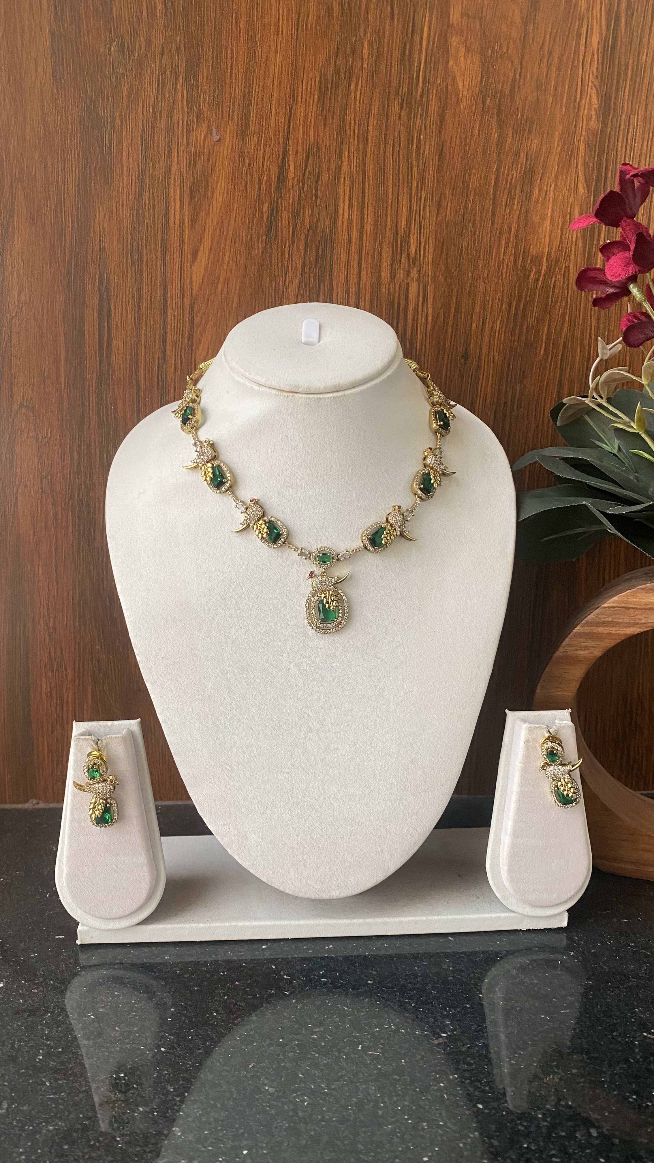 Parrot theme green stone necklace DLA762