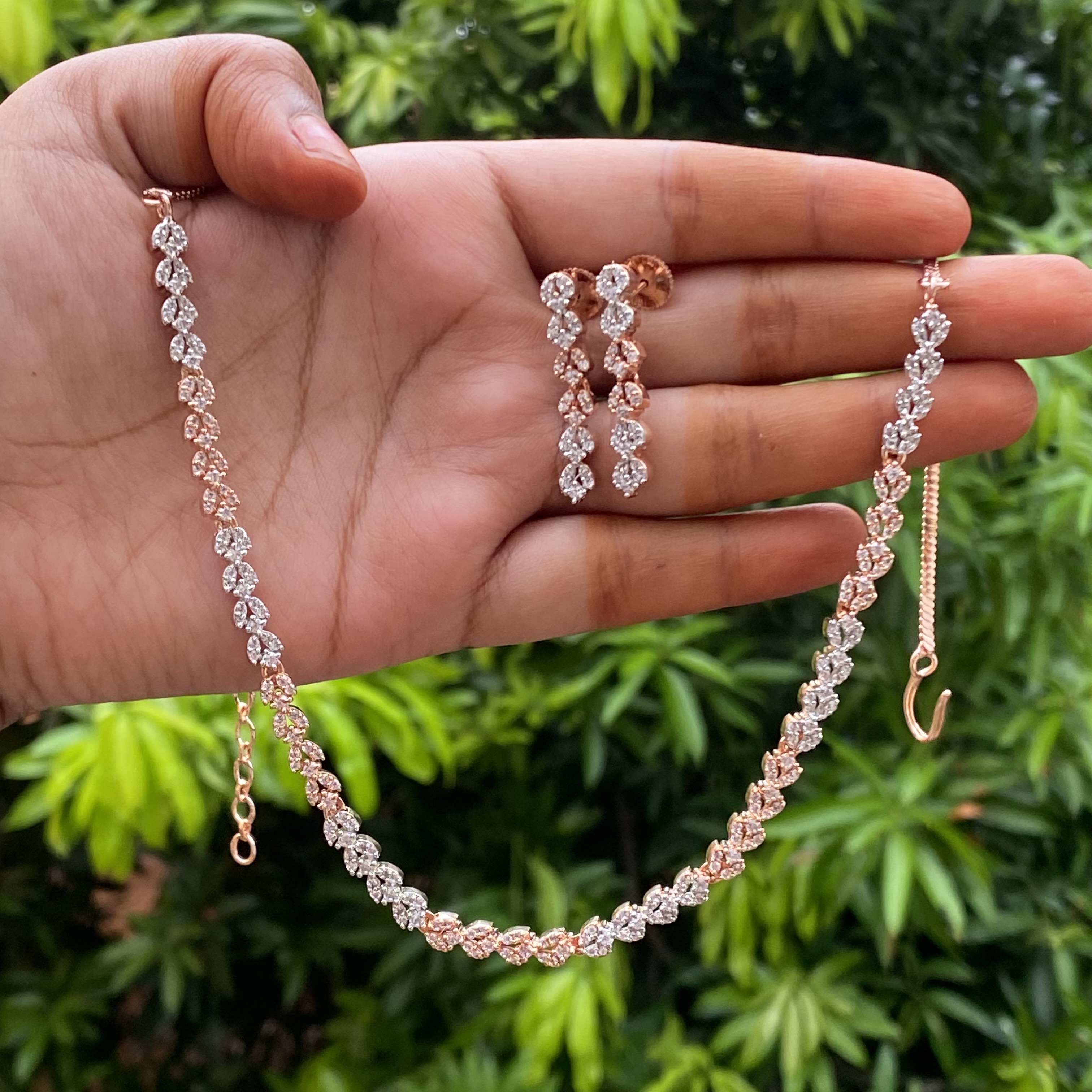 Elegant white and rosegold Necklace and Earring Set DLA015