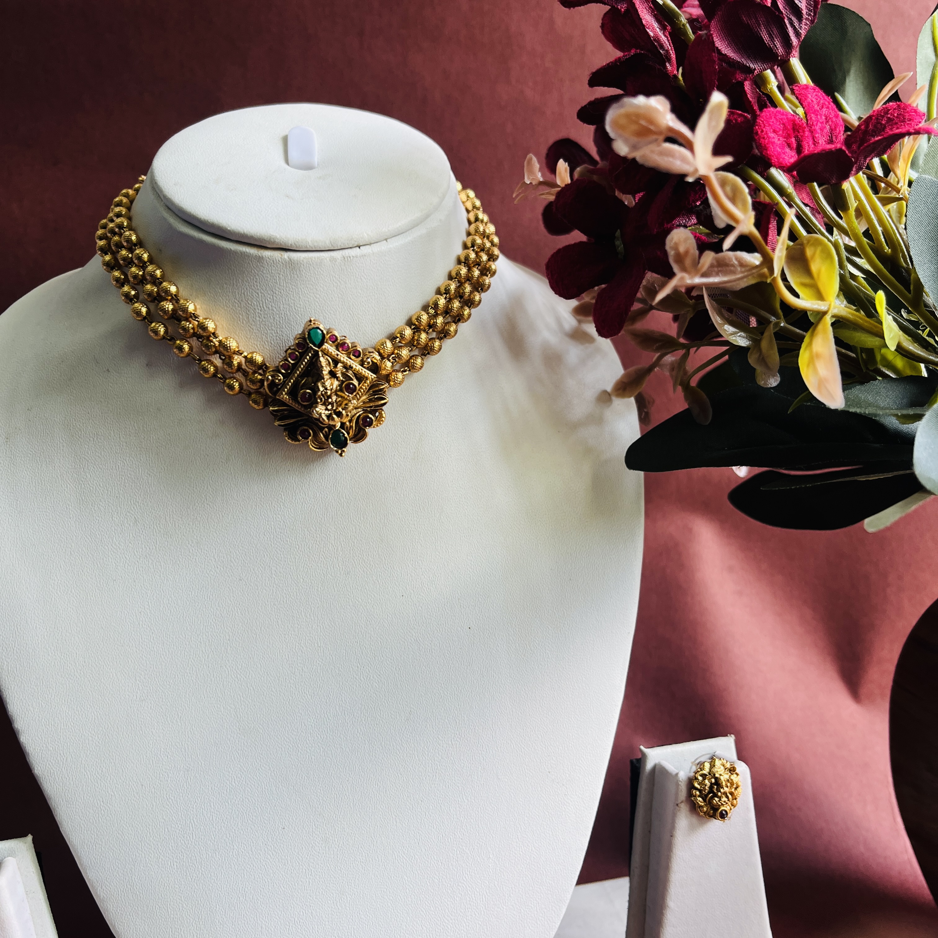 Traditional Gold-Plated Choker Necklace Set