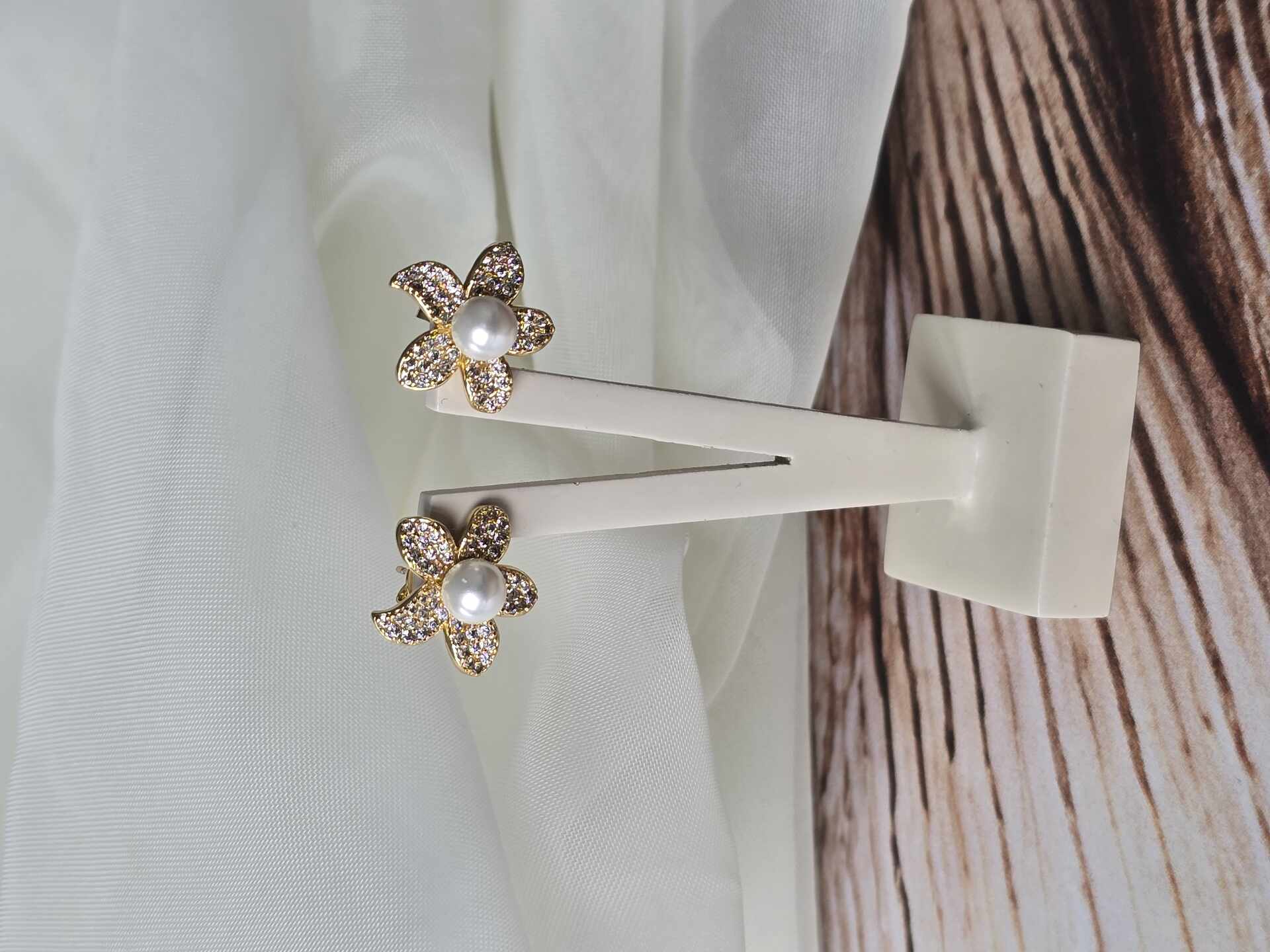 BRI3703G - Brinco Ouro Semijoia