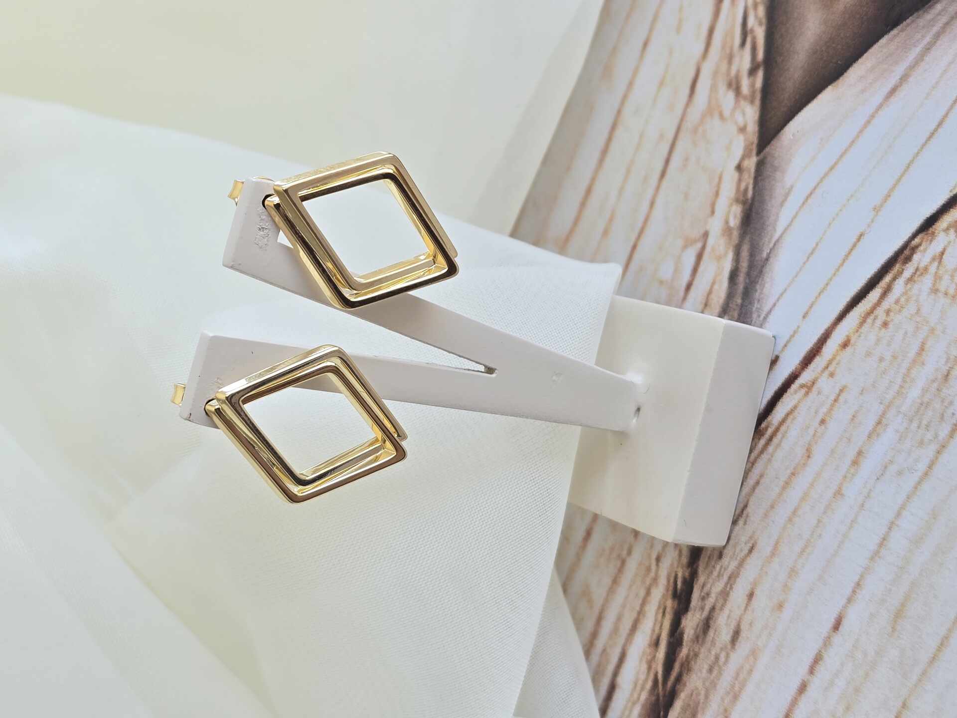 BRI3431G - Brinco Ouro Semijoia