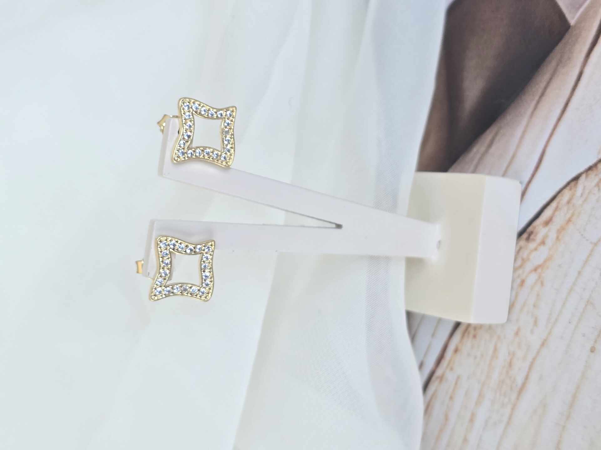 BRI3457G - Brinco Ouro Semijoia